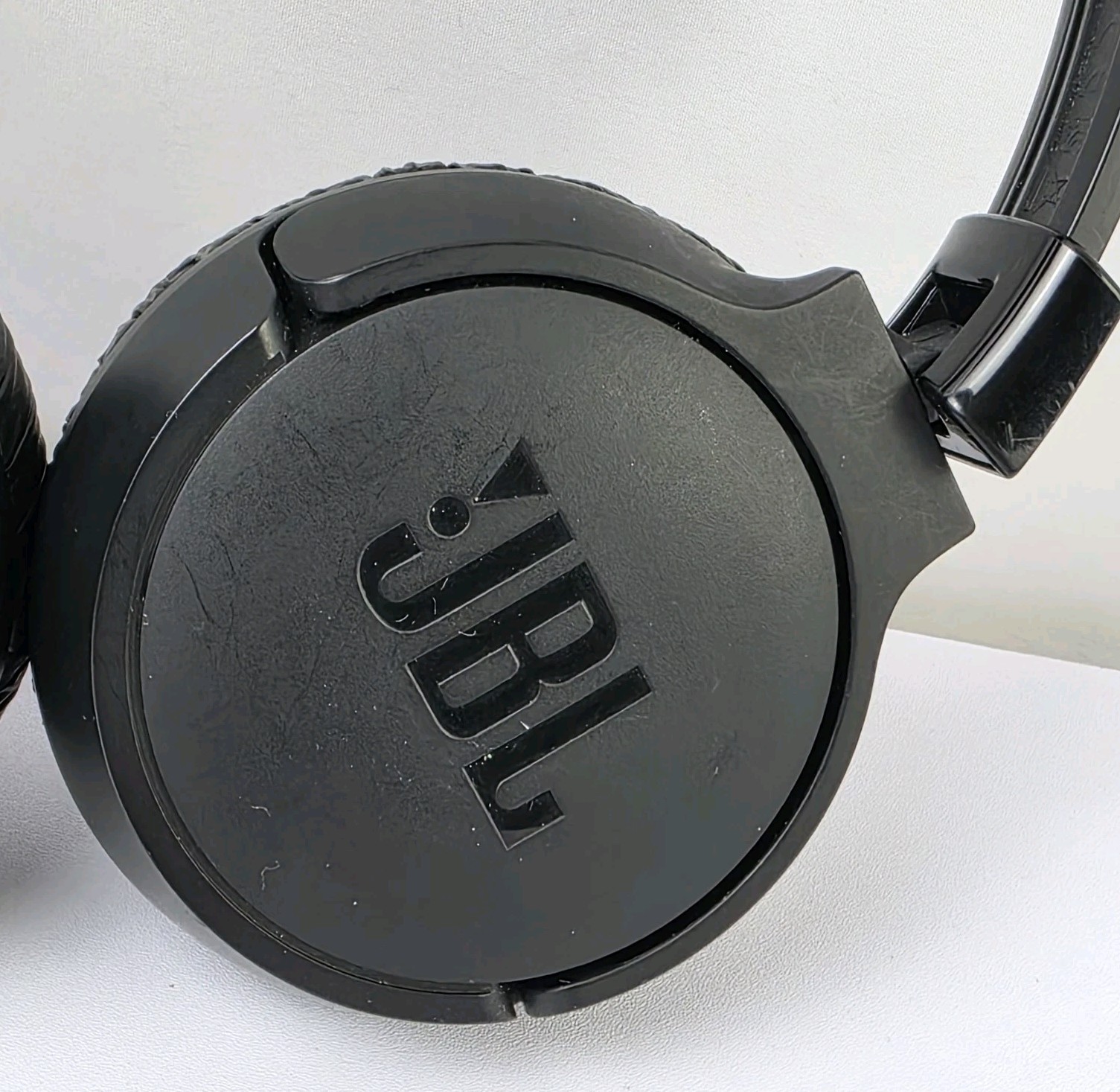 JBL Tune 670NC Black Adaptive Noise Cancelling Wireless On-Ear Headphones Tested