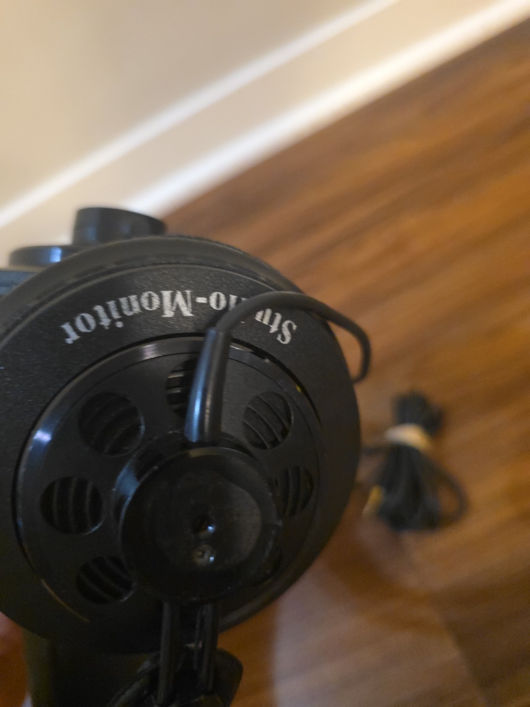 AKG STUDIO MONITOR HEADPHONES
