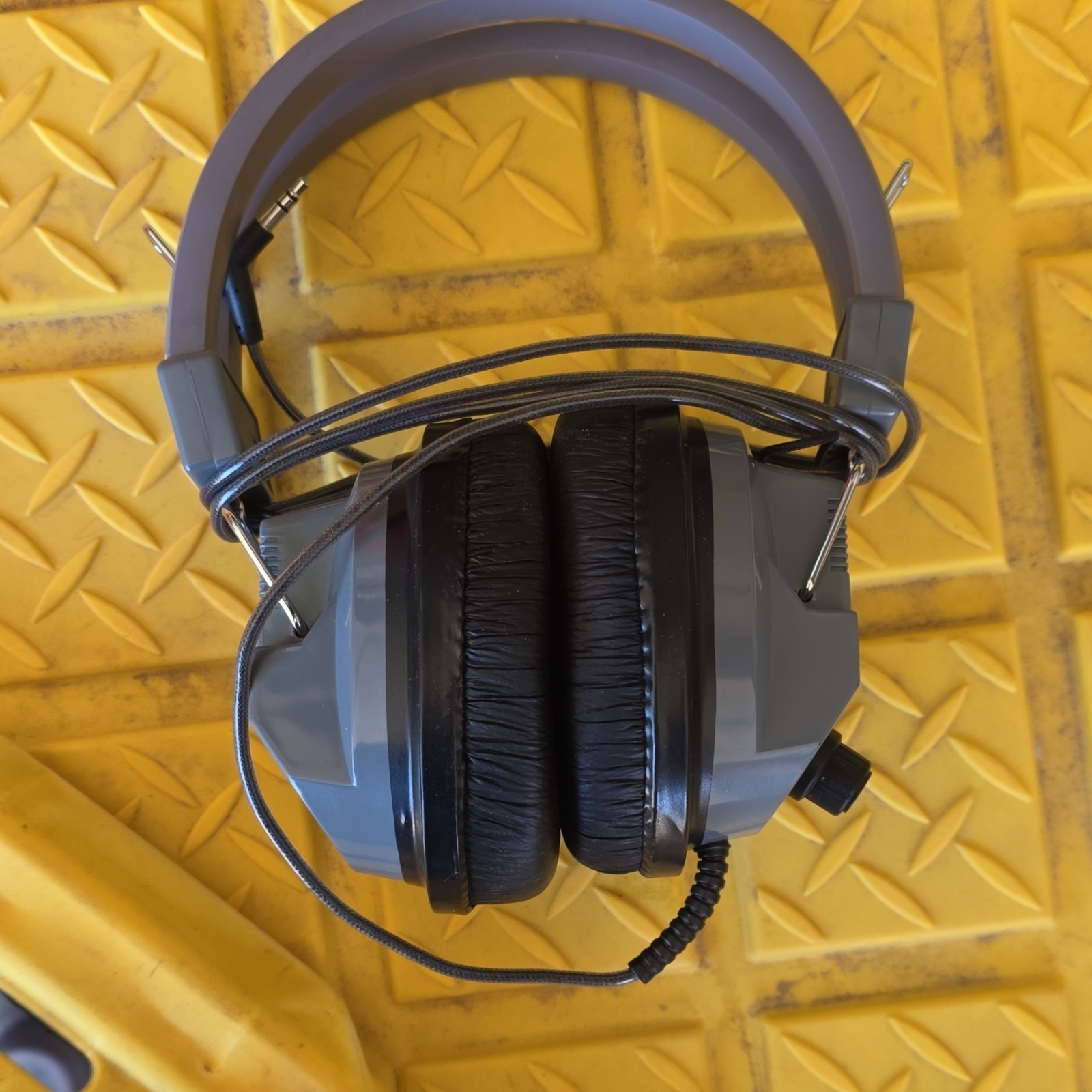 Hamilton Buhl SC-7V Over-Ear Stereo Headphones Volume Control 3.5mm Gray