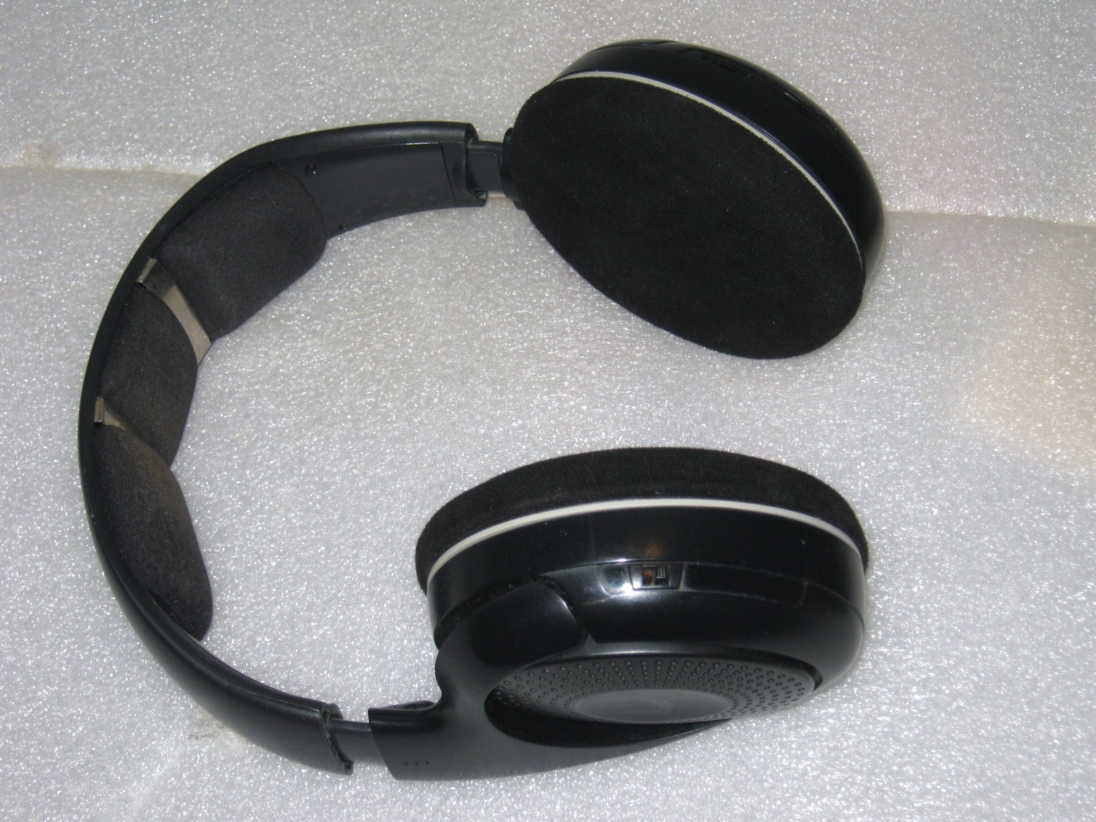Sennheiser RS 120 HDR RF Wireless Headphones w/Dock Tested Working TV System