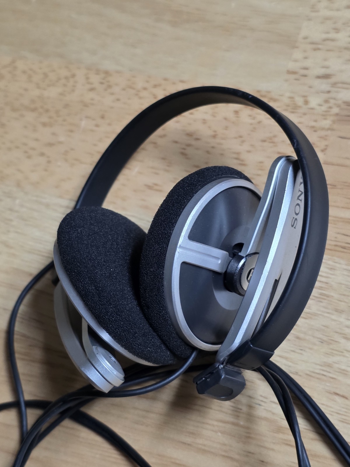 Genuine Vintage Sony MDR-710 Wired Foldable Headphones ** TESTED And WORKS **