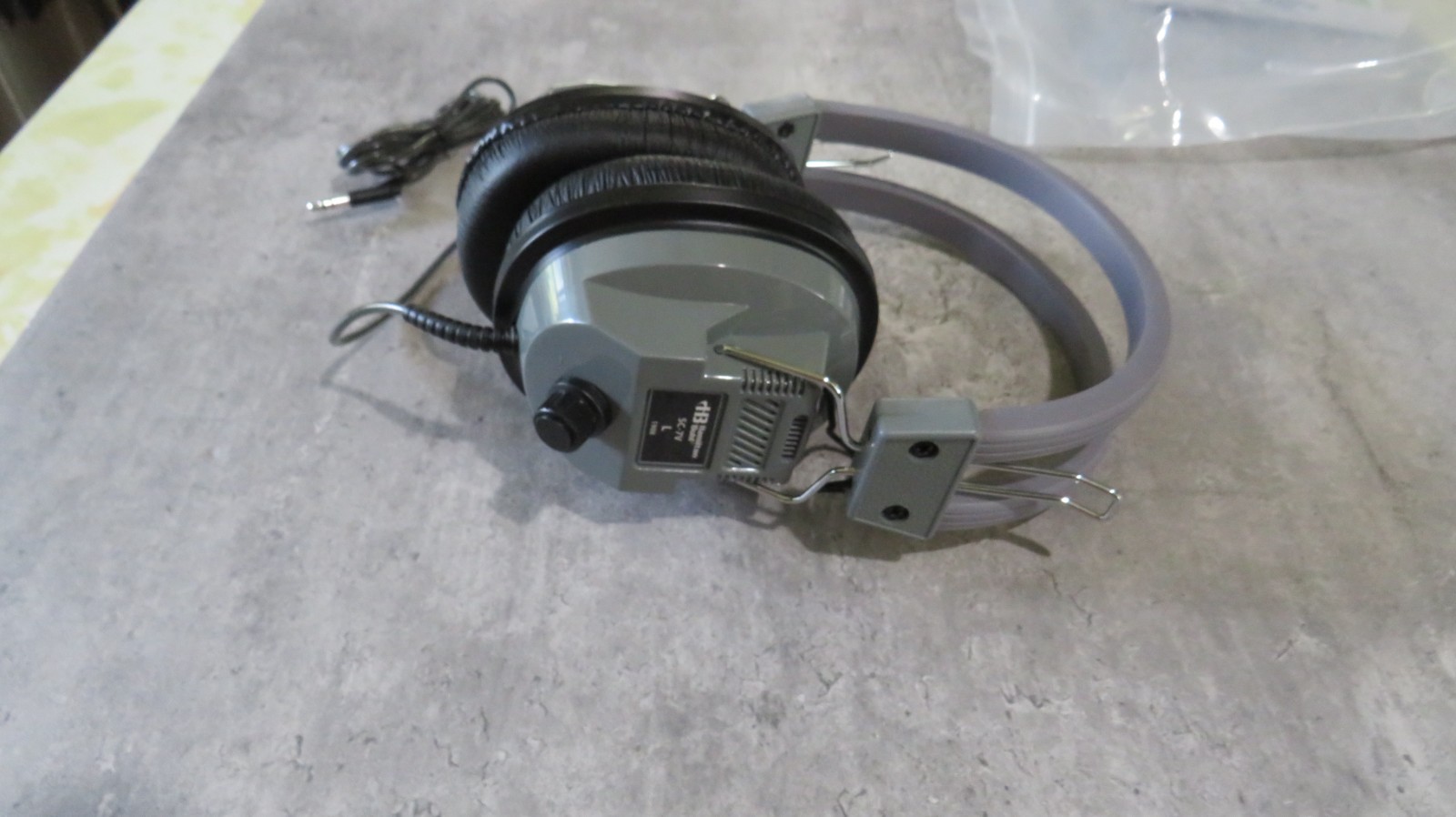Hamilton Buhl SchoolMate Deluxe Headphones with Volume Control, Gray (SC-7V)