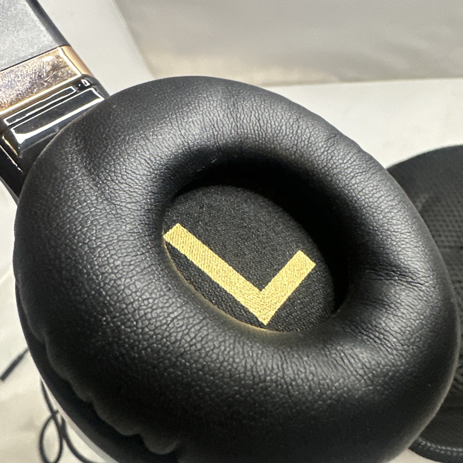 Picun C60 Wired On-Ear Headphones with Mic & Volume Control Noise Isolating
