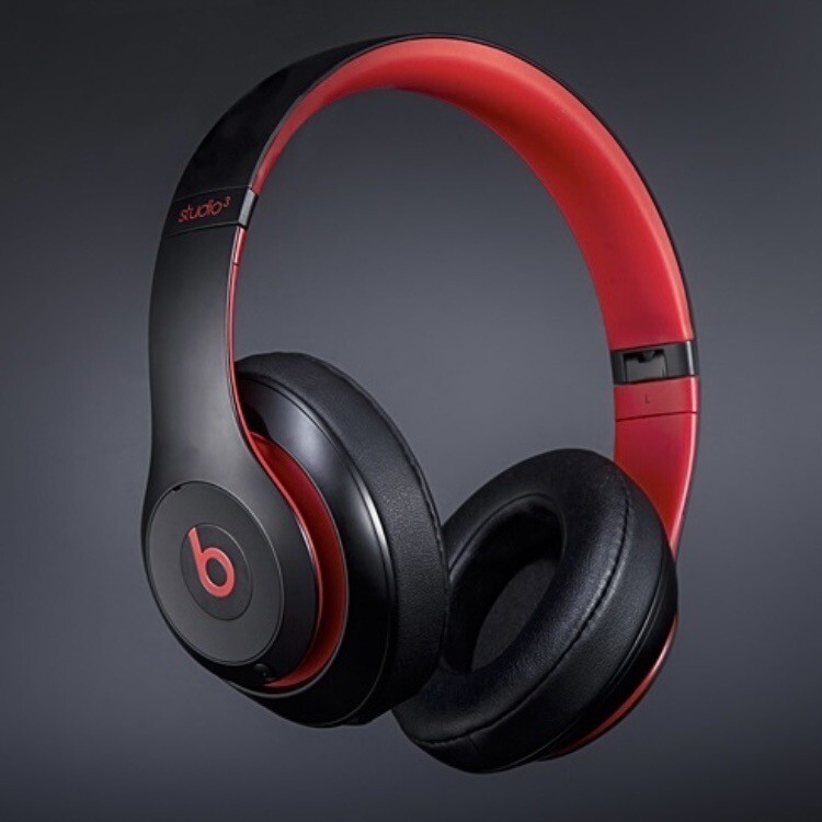 Beats Solo3 Wireless Headphones Decade Collection – Defiant Black Red New Sealed