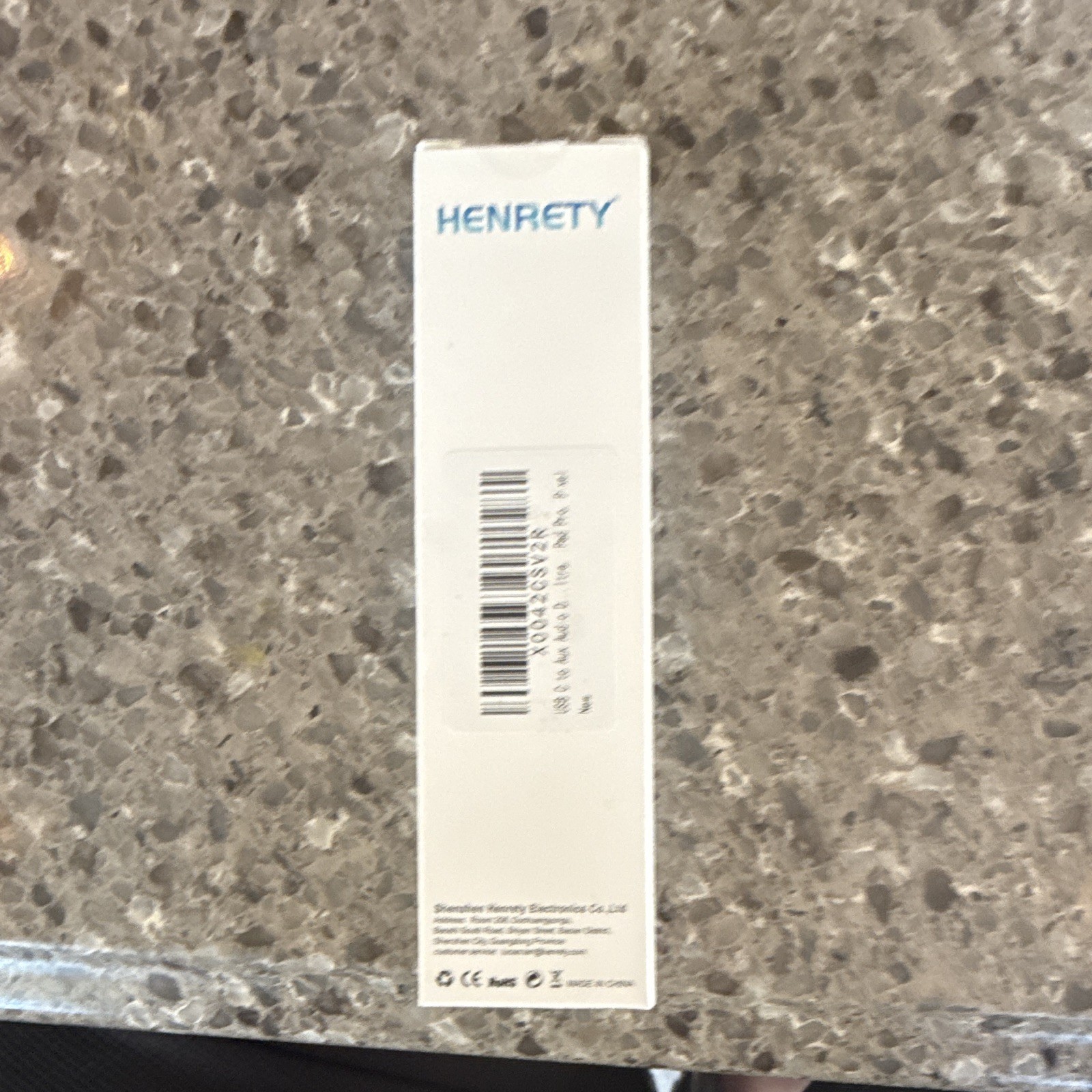 HENRETY 3.5mm headphone jack to usb-C White Portable box only no headphone jack