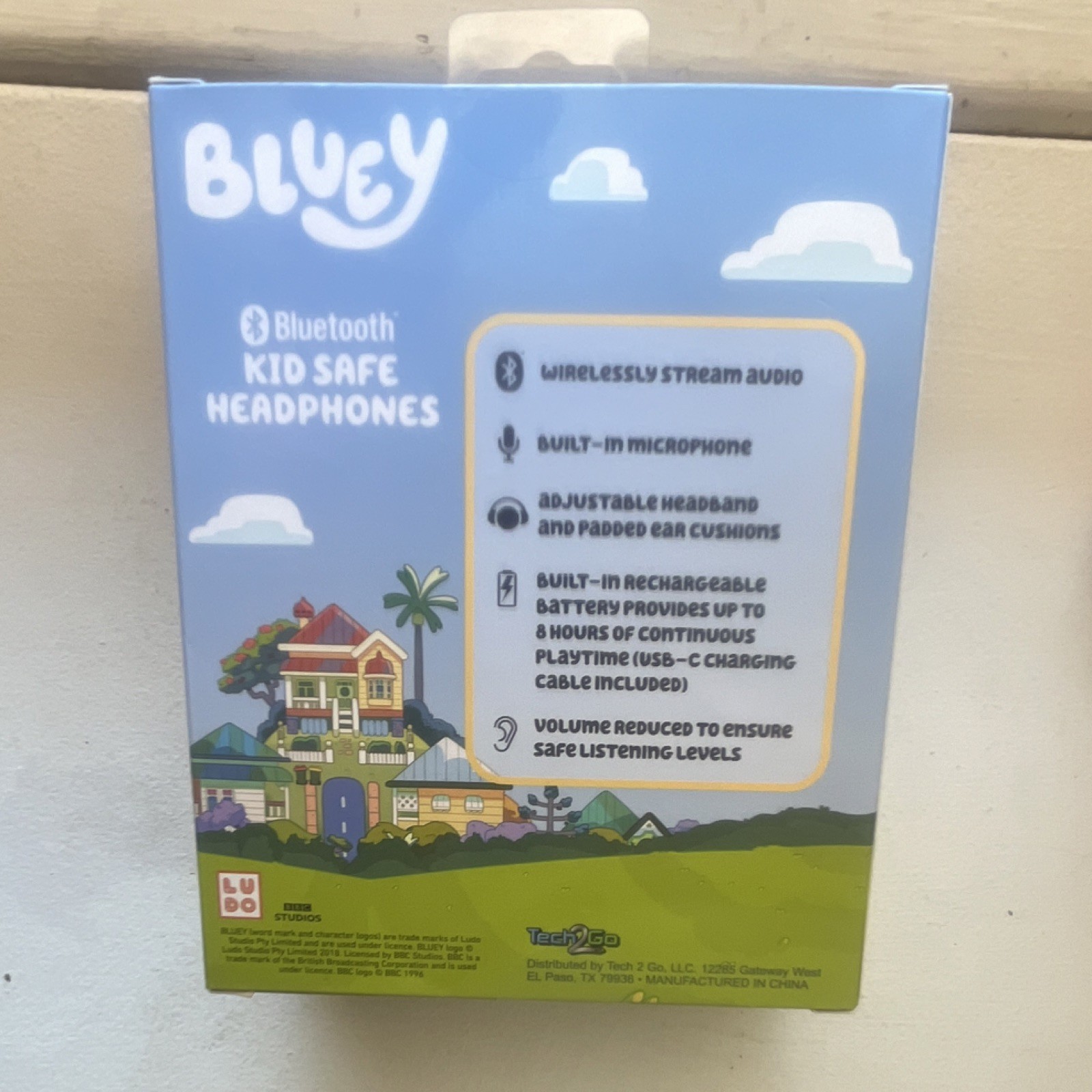 Bluey Bluetooth Kid Safe Headphones, Built-in Mic, Rechargeable, Blue/White