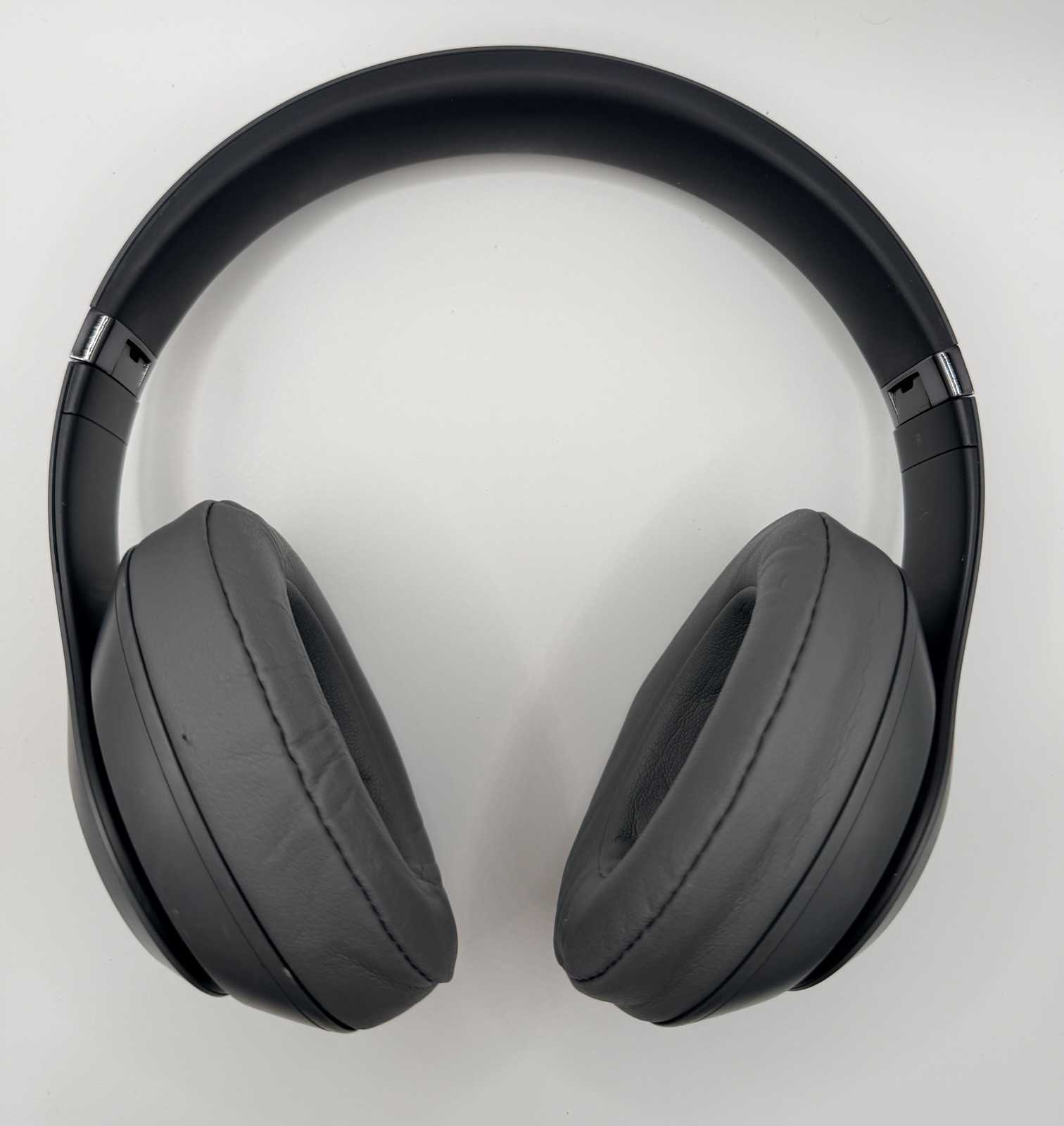 Beats by Dr. Dre Studio3 Over the Ear Wireless Headphones – Gray