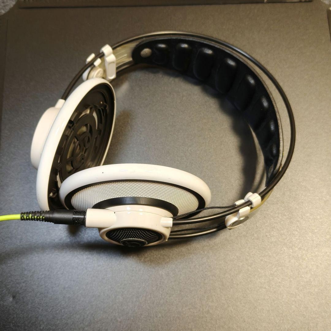 AKG Q701 Quincy Jones Reference Headphones White Tested Works w/box JP Rare O66