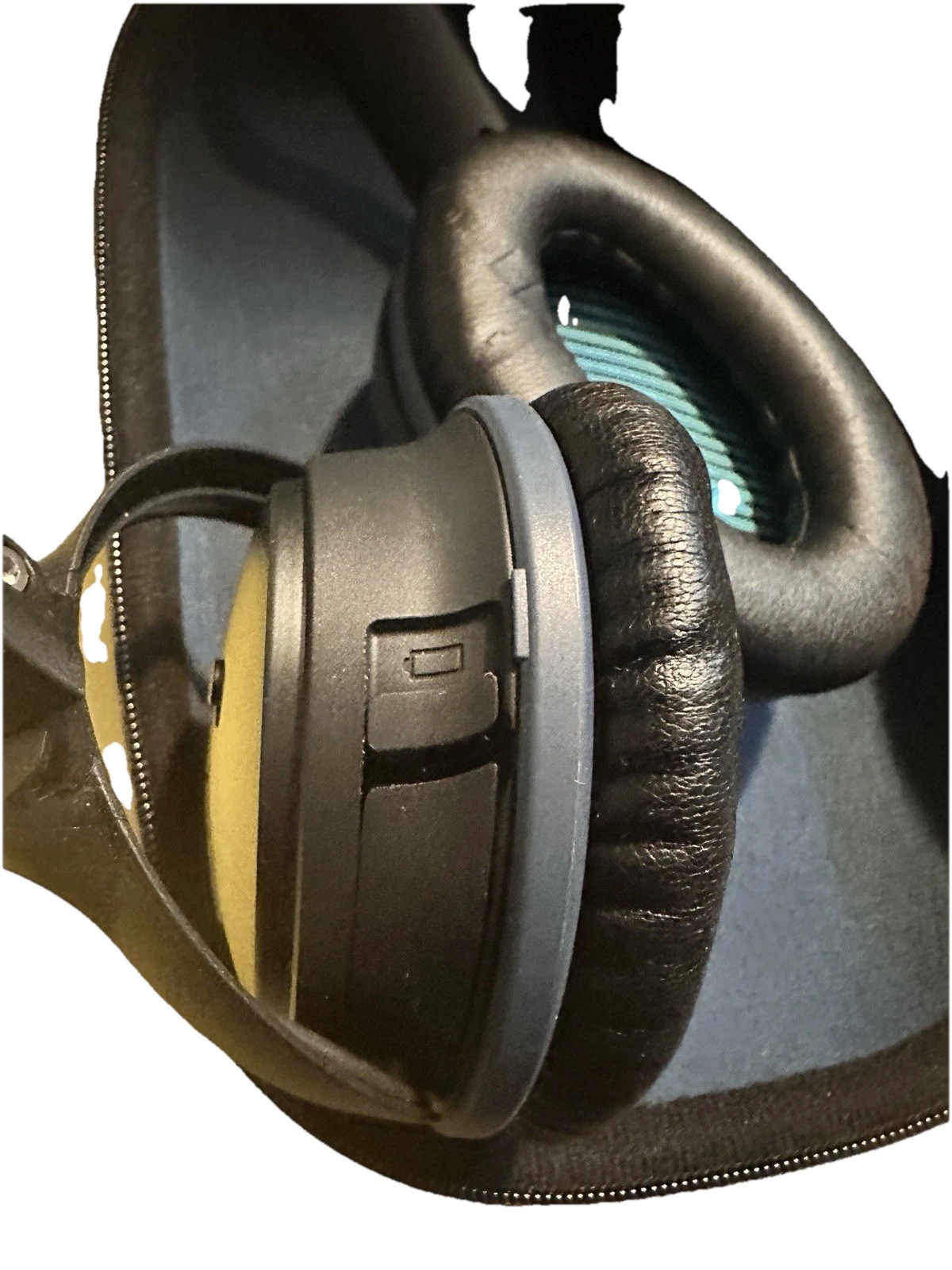 Bose QuietComfort QC25 Wired Noise Cancelling Headphones for Apple Devices