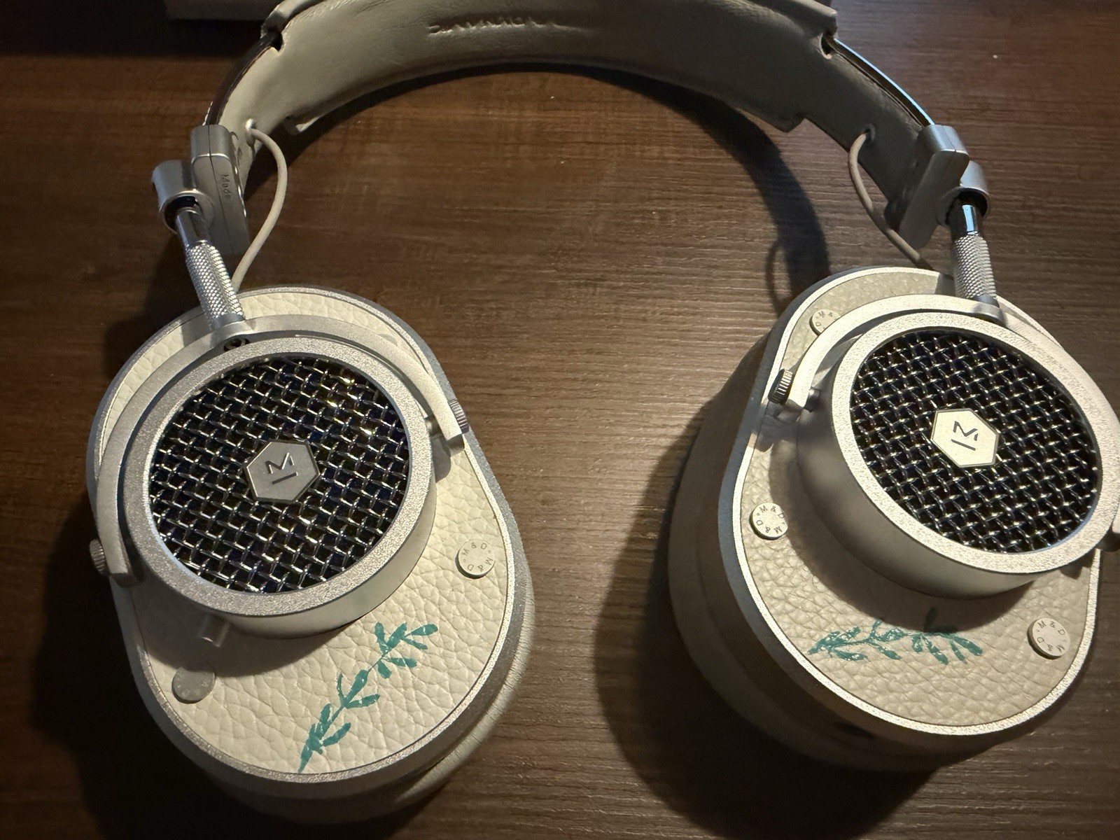 Master Dynamic MH40 White Wired Headphones G2U