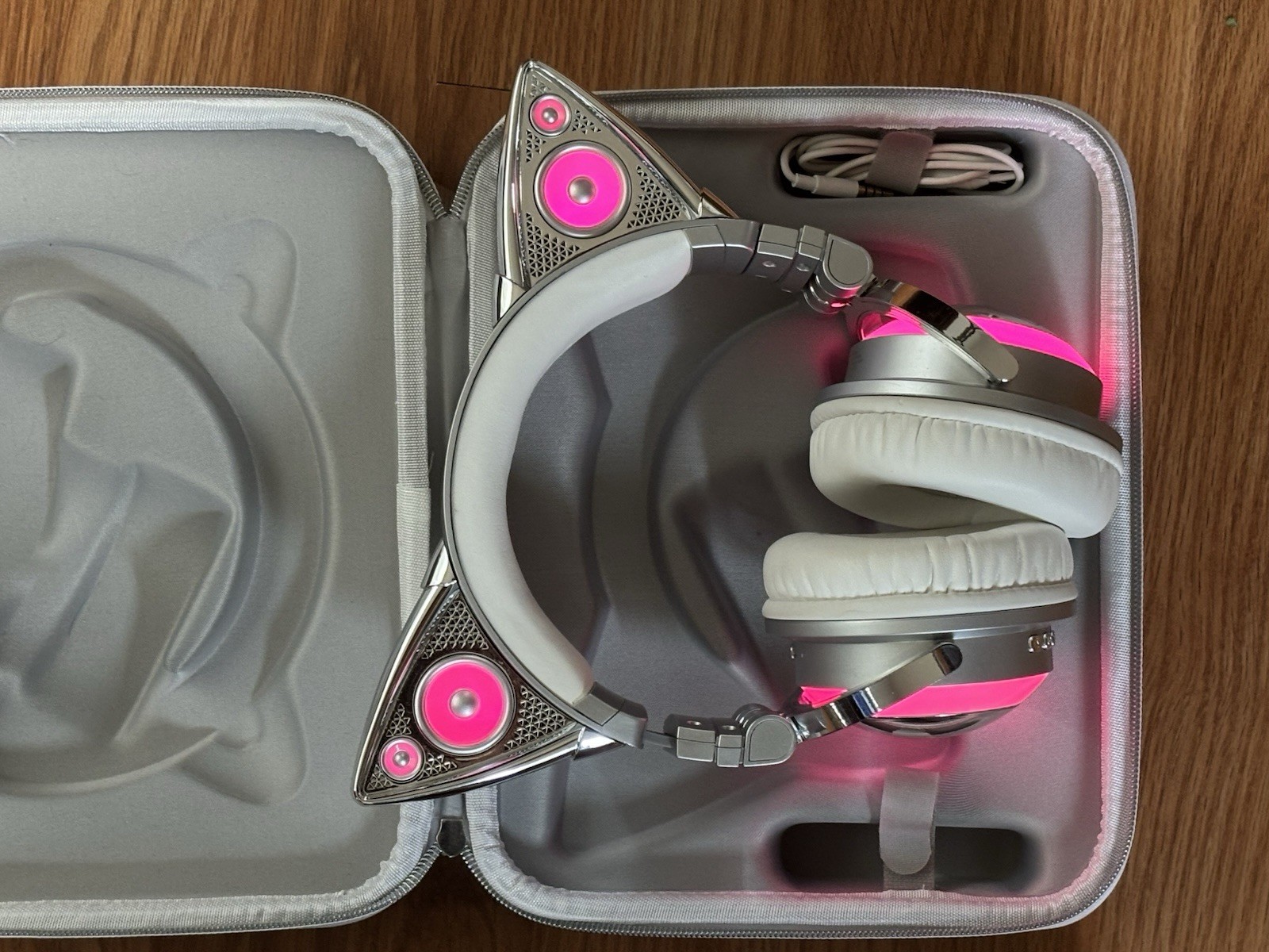 Brookstone 320538 Limited Edition Ariana Grande Wireless Bluetooth Headphones