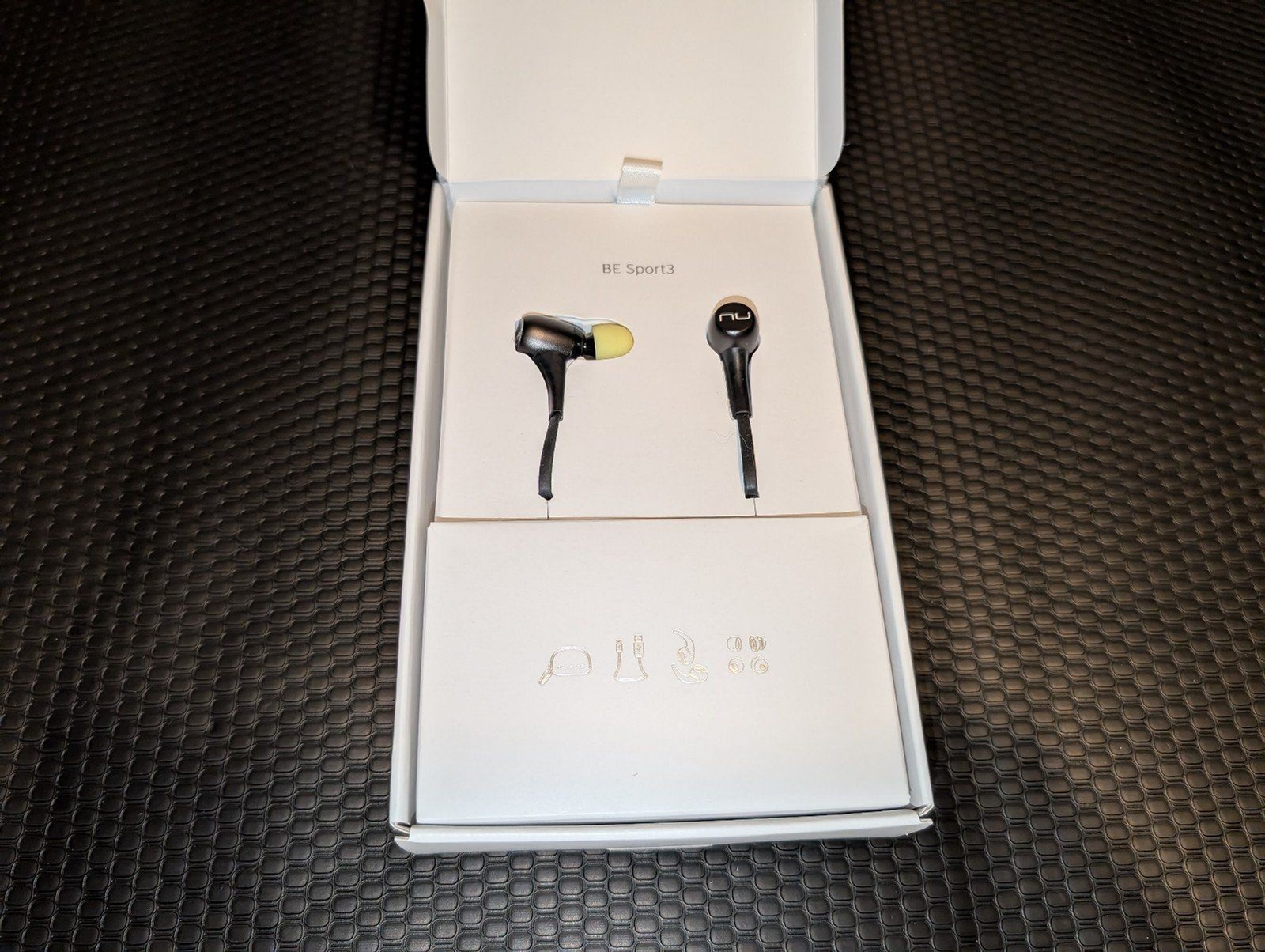 NuForce Optoma BE Sport3 BESPORT3-GUNMETAL Wireless Bluetooth in-Ear Headphones