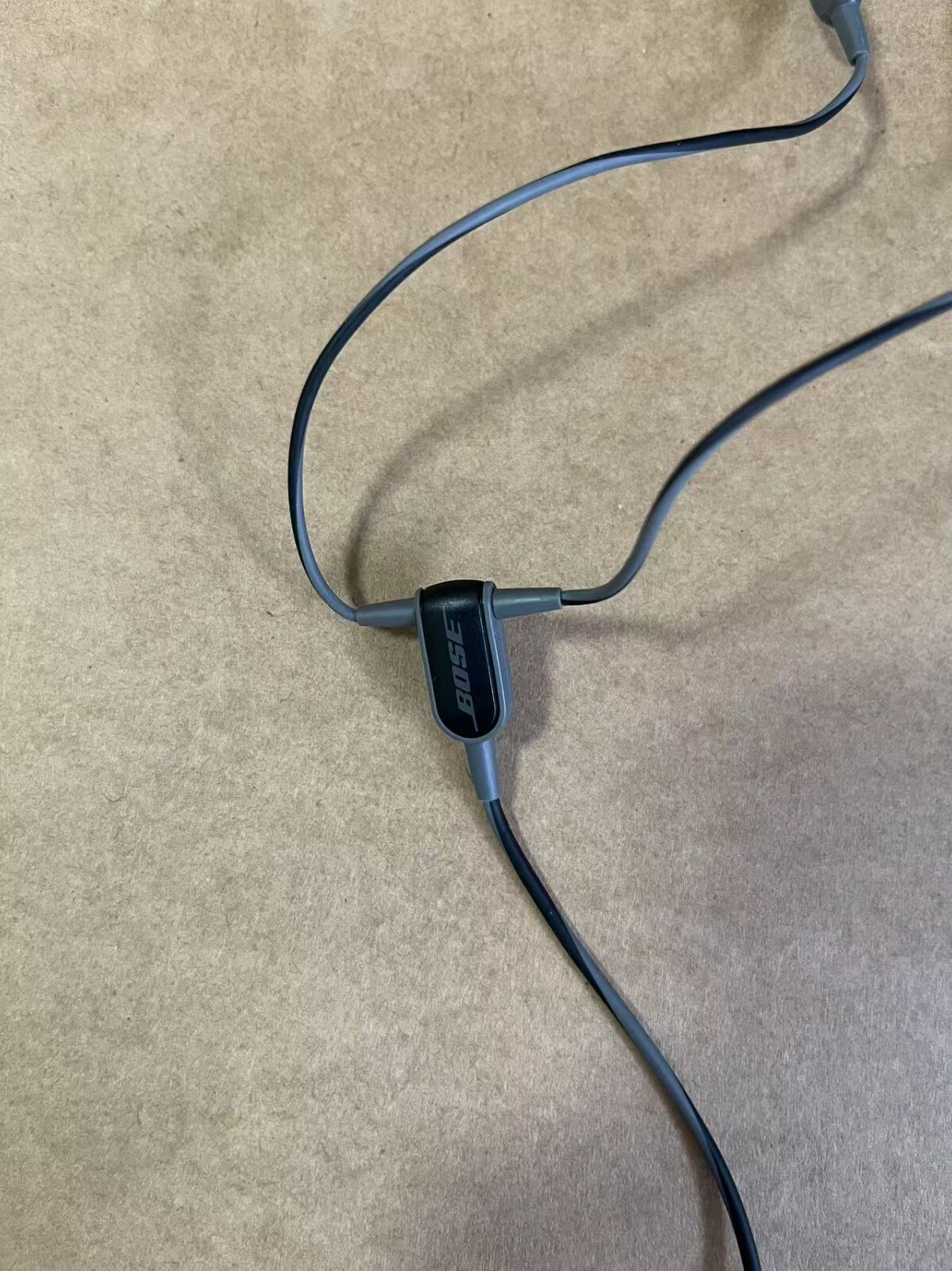 Bose SoundTrue Ultra in-ear Headphones Headsets for Apple ios – Charcoal Black