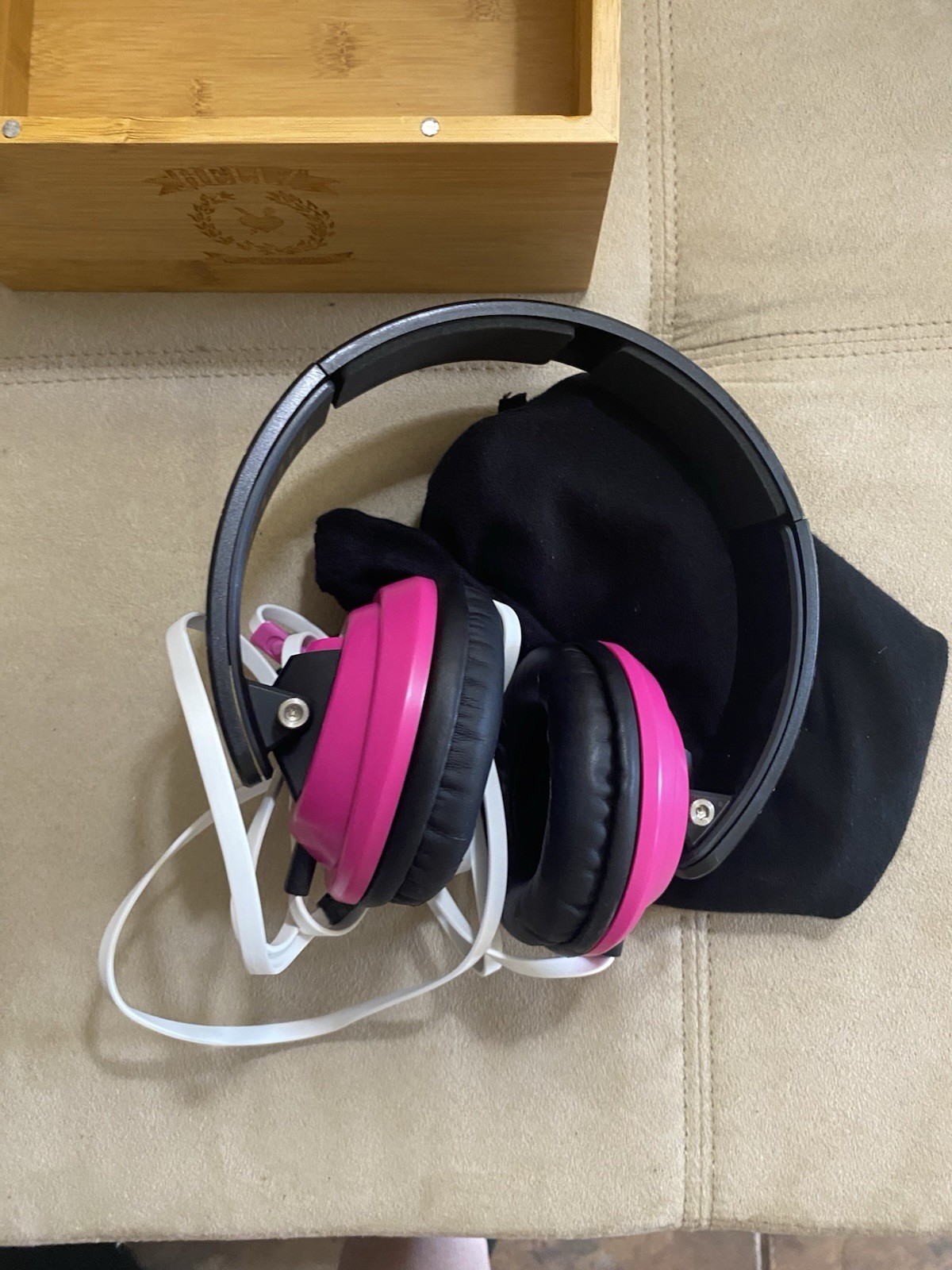 Hellz Headphones In A Decorative Box Pink Black