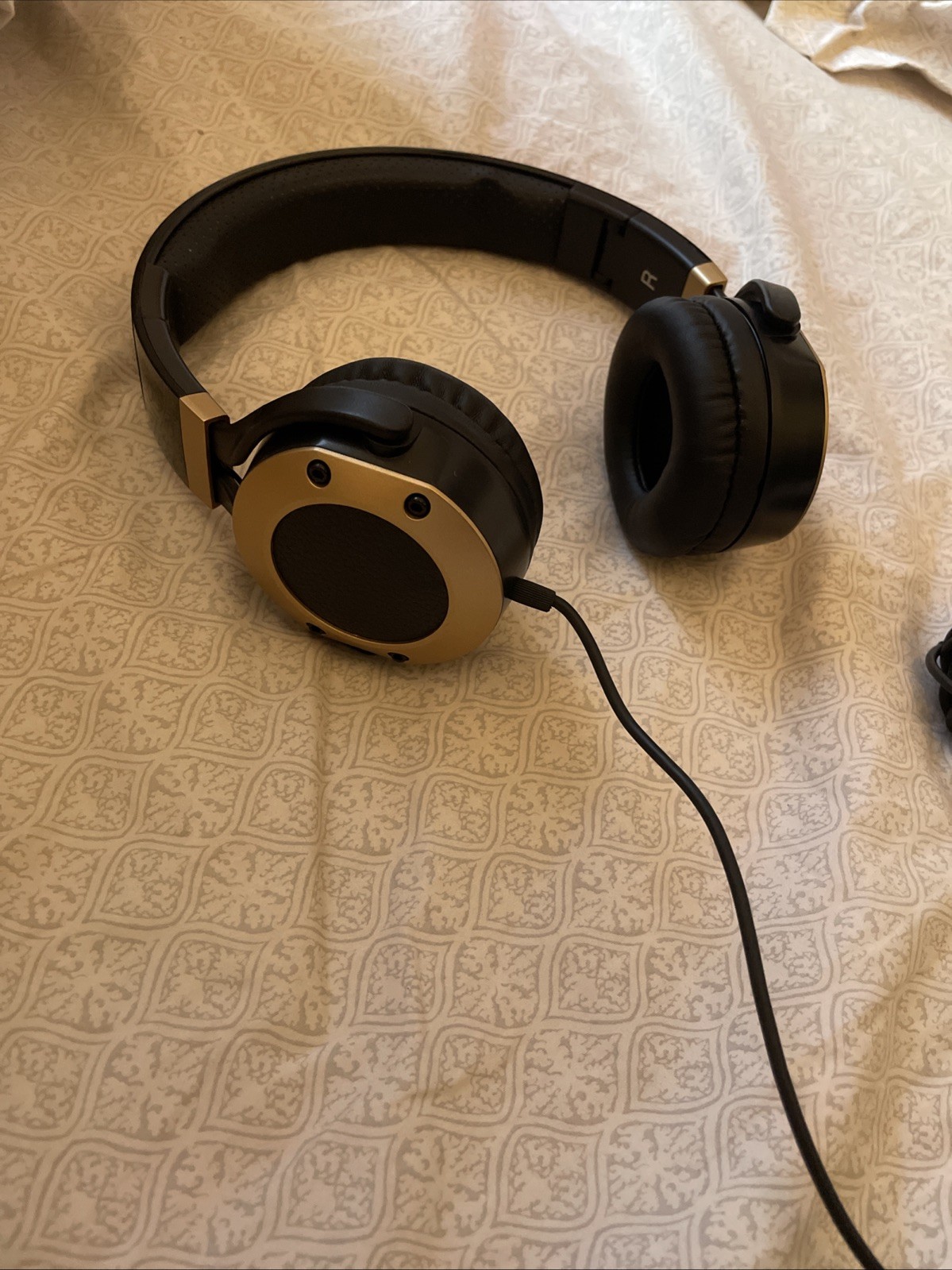 Noise Cancelling over-ear Headphones
