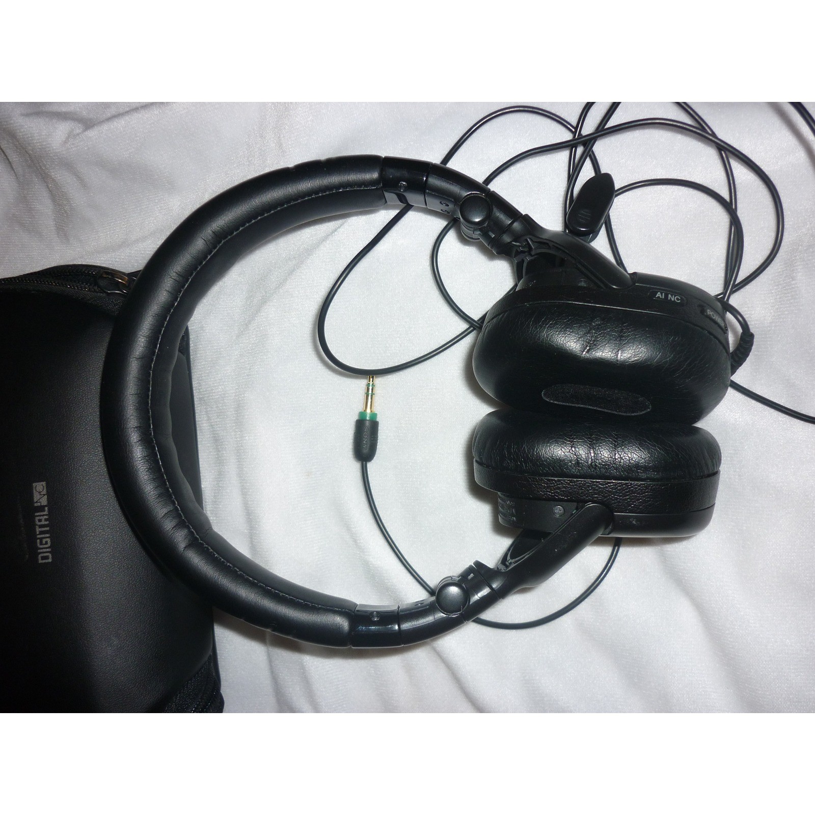 Sony MDR-NC500D Digital Noise Canceling Headphones Travel Case Bundle