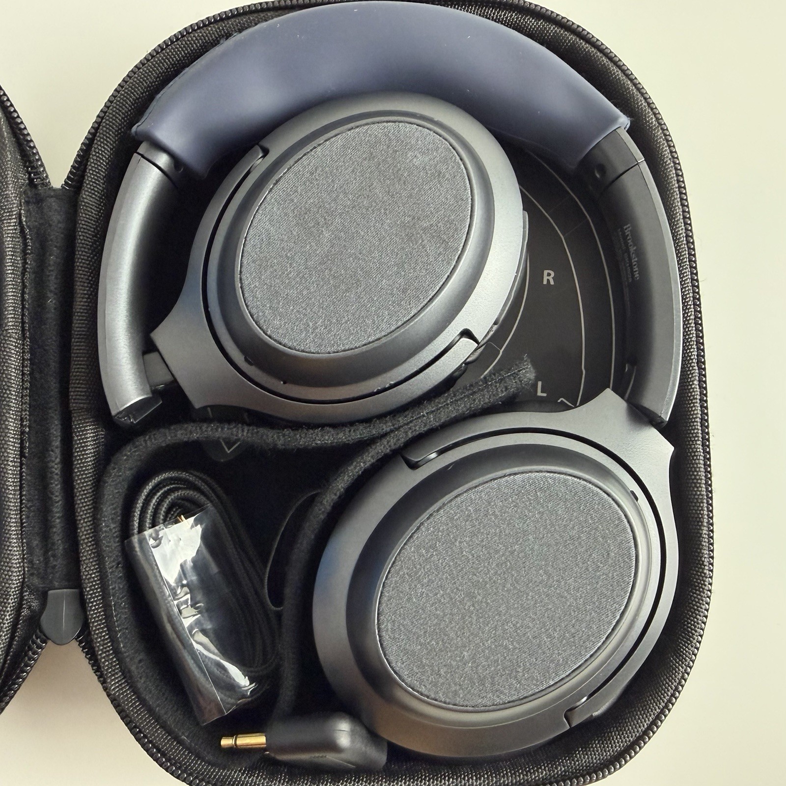 Brookstone Airphones Wireless Noise Cancelling Headphones BKH928