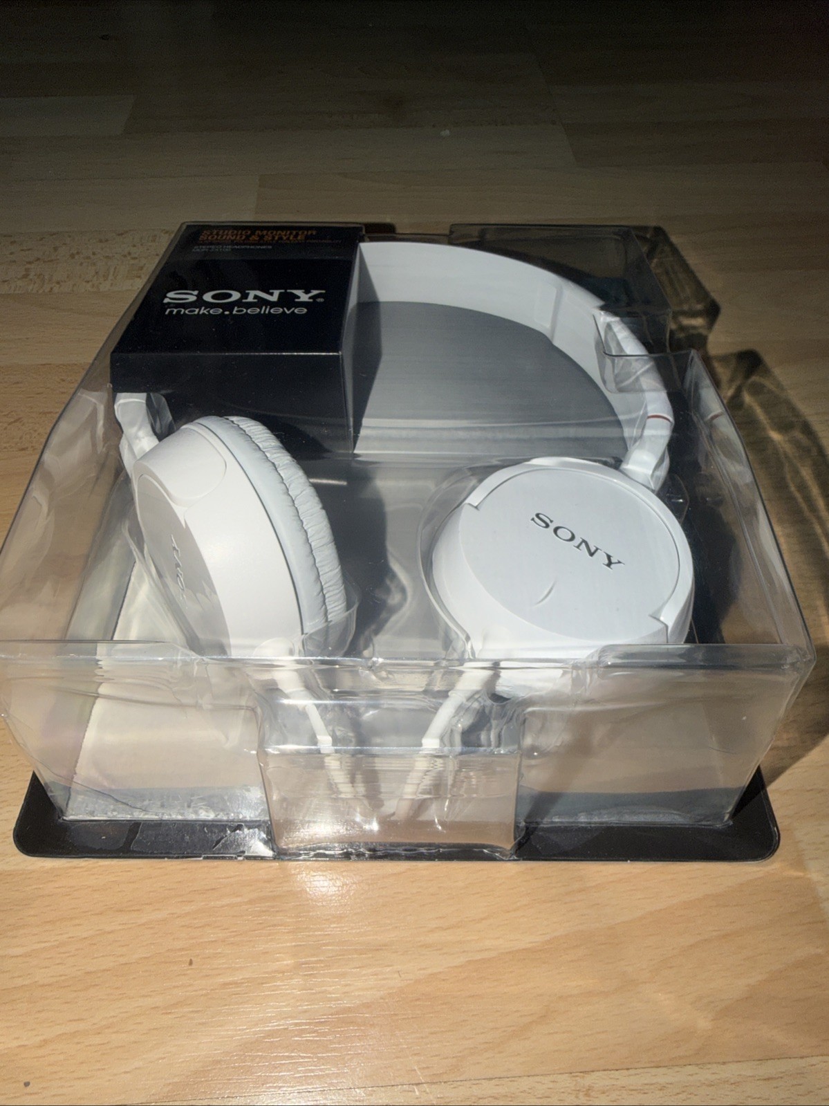 Sony MDR-ZX100 On-Ear Headphones White Closed Back Stereo Foldable 3.5mm L-Plug
