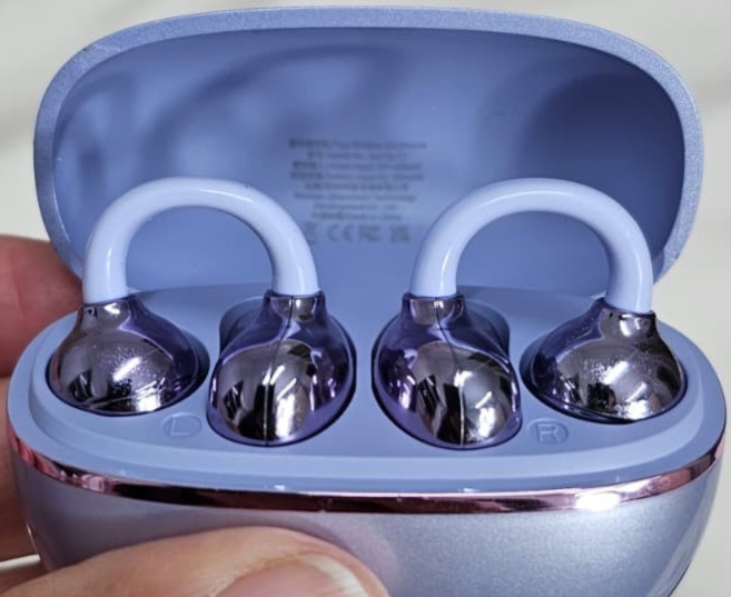 NEW Hyundai Earclip C7 Wireless Earbuds – Purple (Box Error Labeled Black)