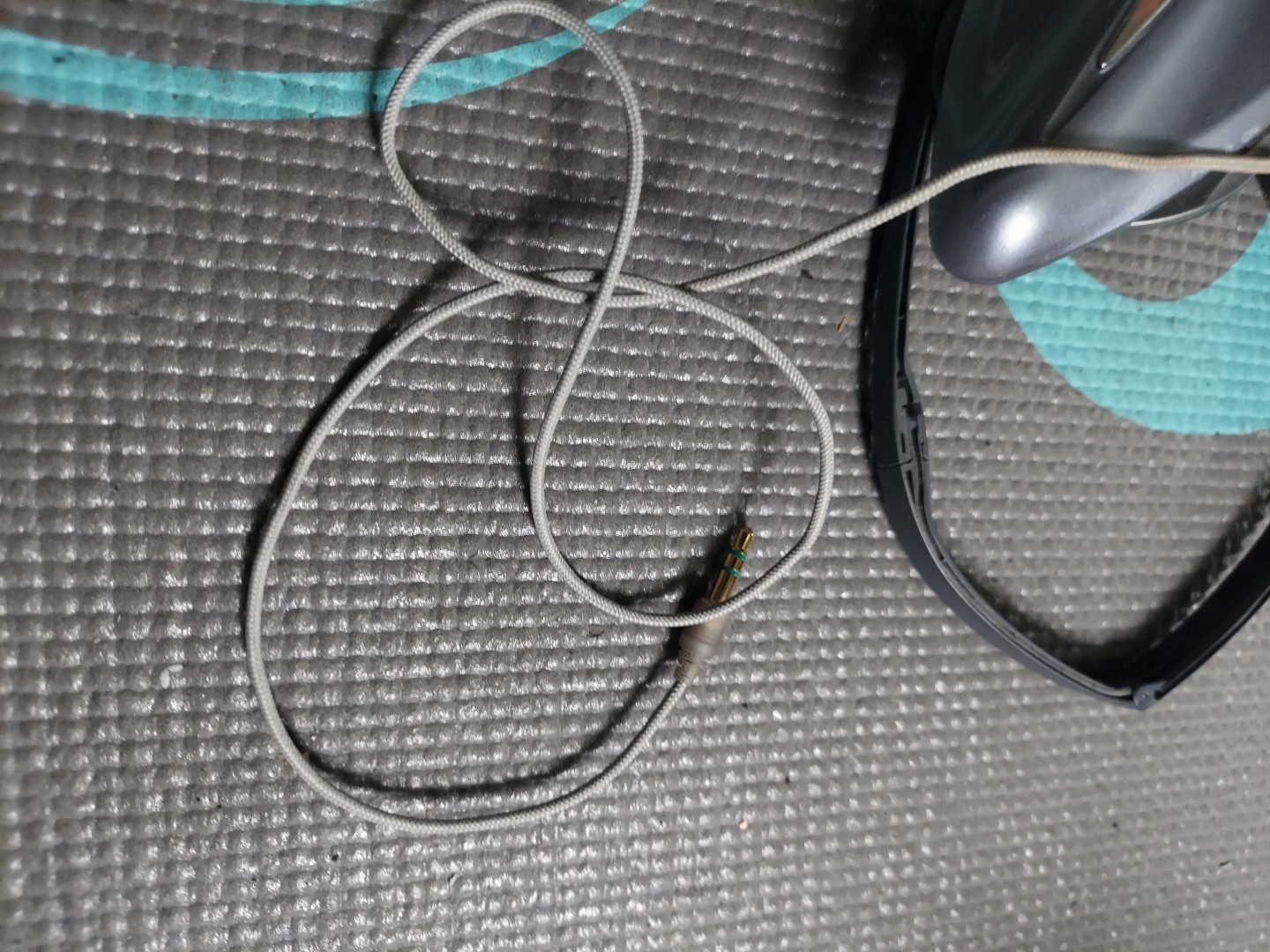Sony Headphones, Model MDR-G94NC, Retractable.Tested.