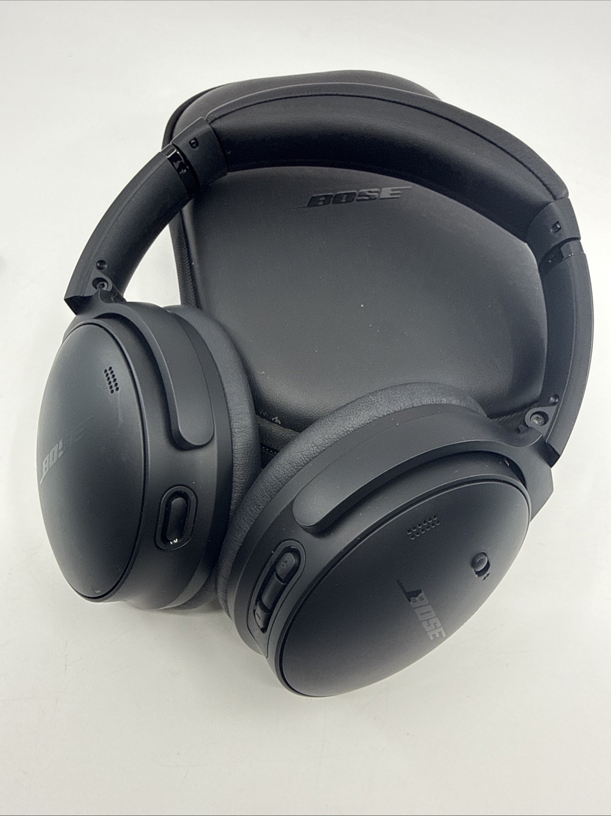 Bose QuietComfort 45 Noise Canceling Bluetooth Headphones – Black 437310 + Case
