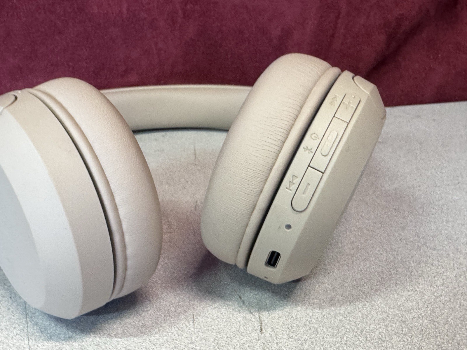 Sony Over Ear Wireless Bluetooth Headphones WHCH520 – BEIGE