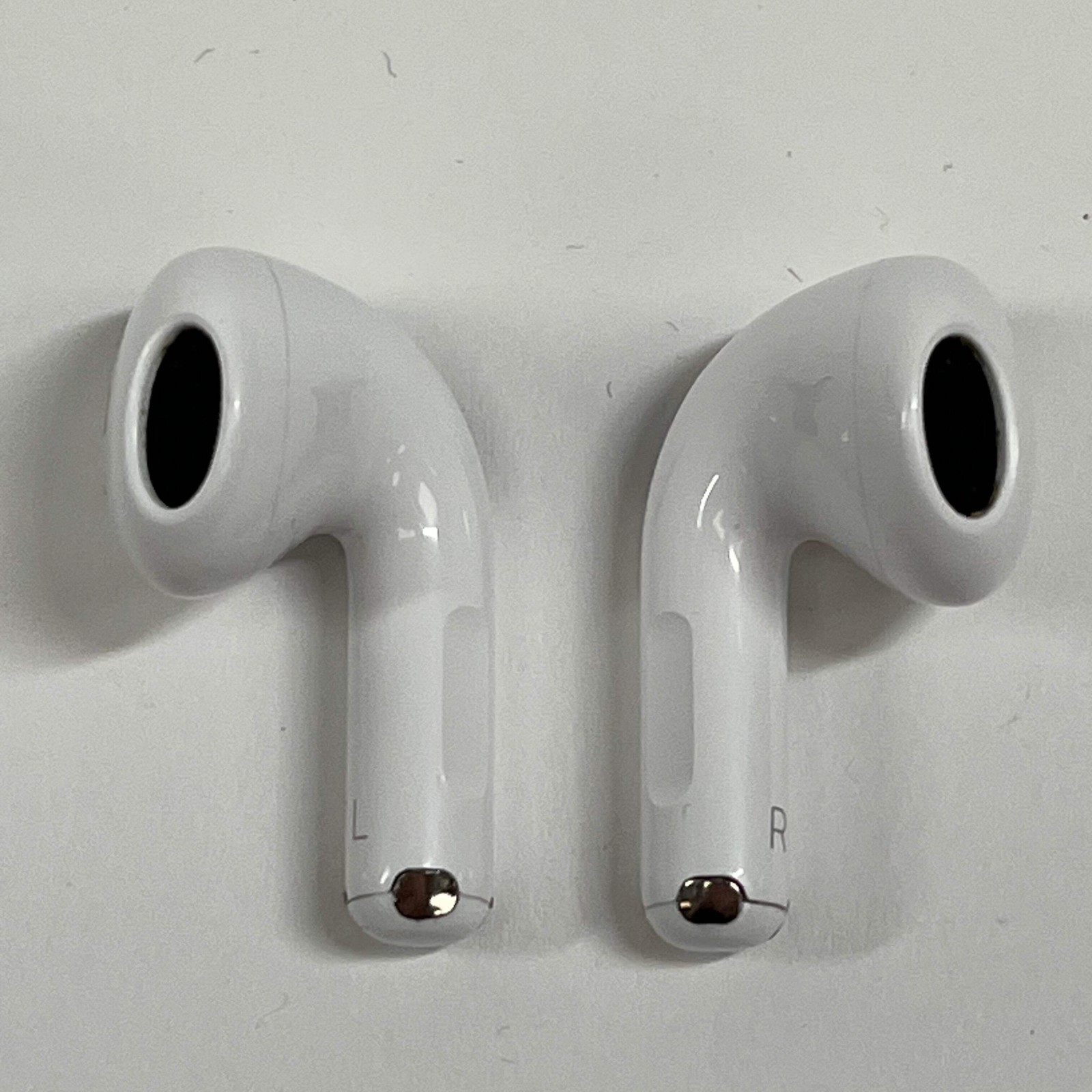 Apple AirPods 4th Gen ANC with MagSafe Charging Case A3056 A3055 A3059 MXP93LL/A