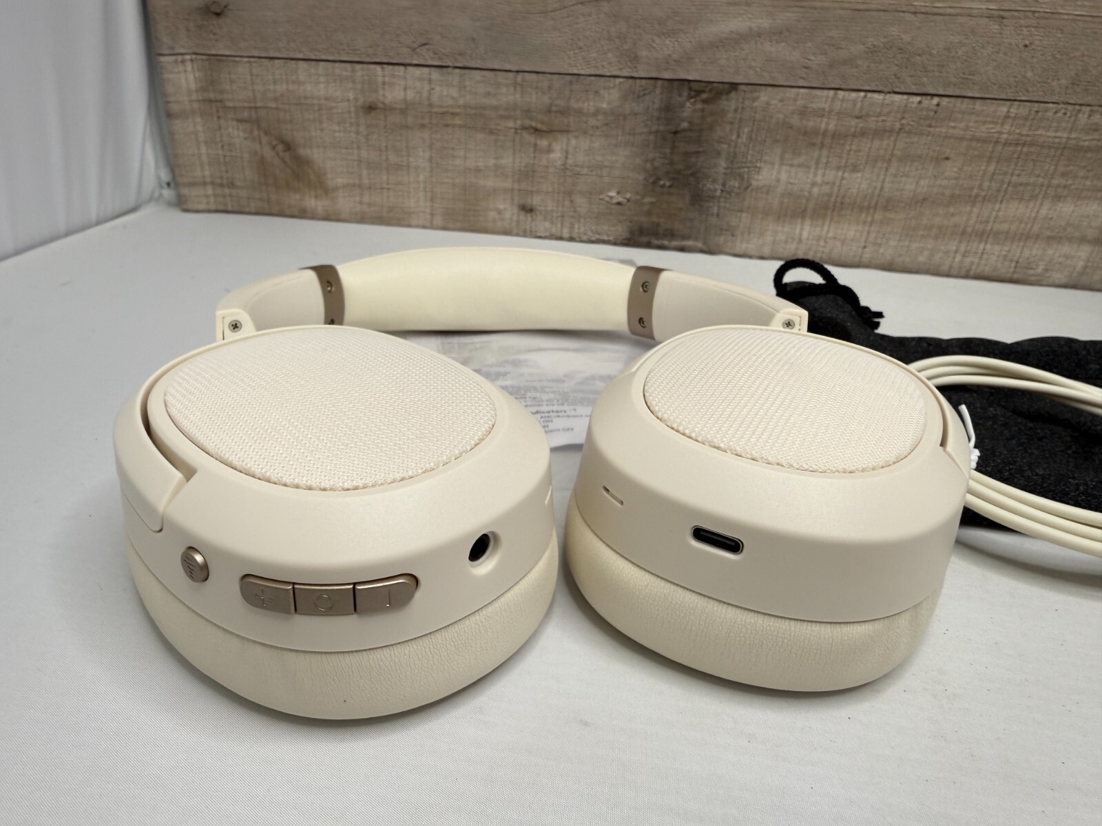 Active Noise Canceling Bluetooth Headphones Over-Ear Wireless Headsets white