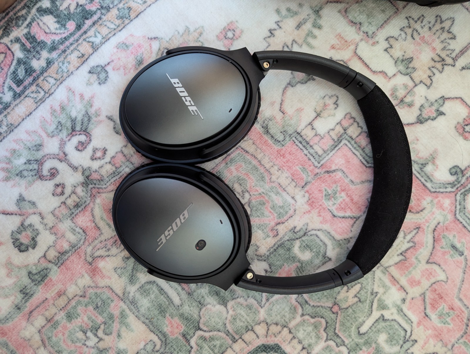 Bose QuietComfort QC25 Over-Ear Headphones Adjustable Headband Built-In Mic Case