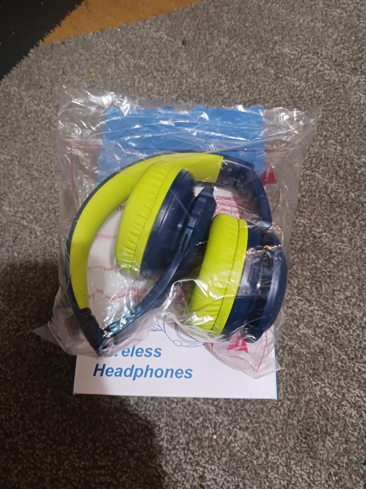 Candy Bila Kids Bluetooth 6.0 Headphones with LED Medium, Blue and Green