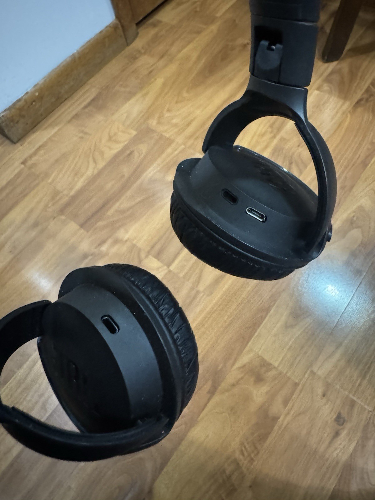 JBL Black On-Ear Wireless Bluetooth Headphones Headband, Double Earpieces