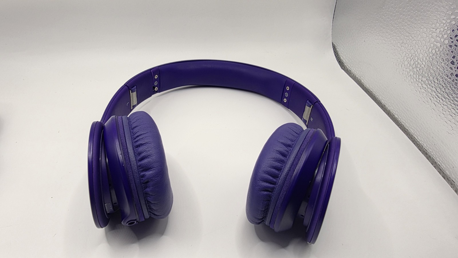 Beats by Dr. Dre Solo HD On-Ear Headphones Purple **Small Damage**