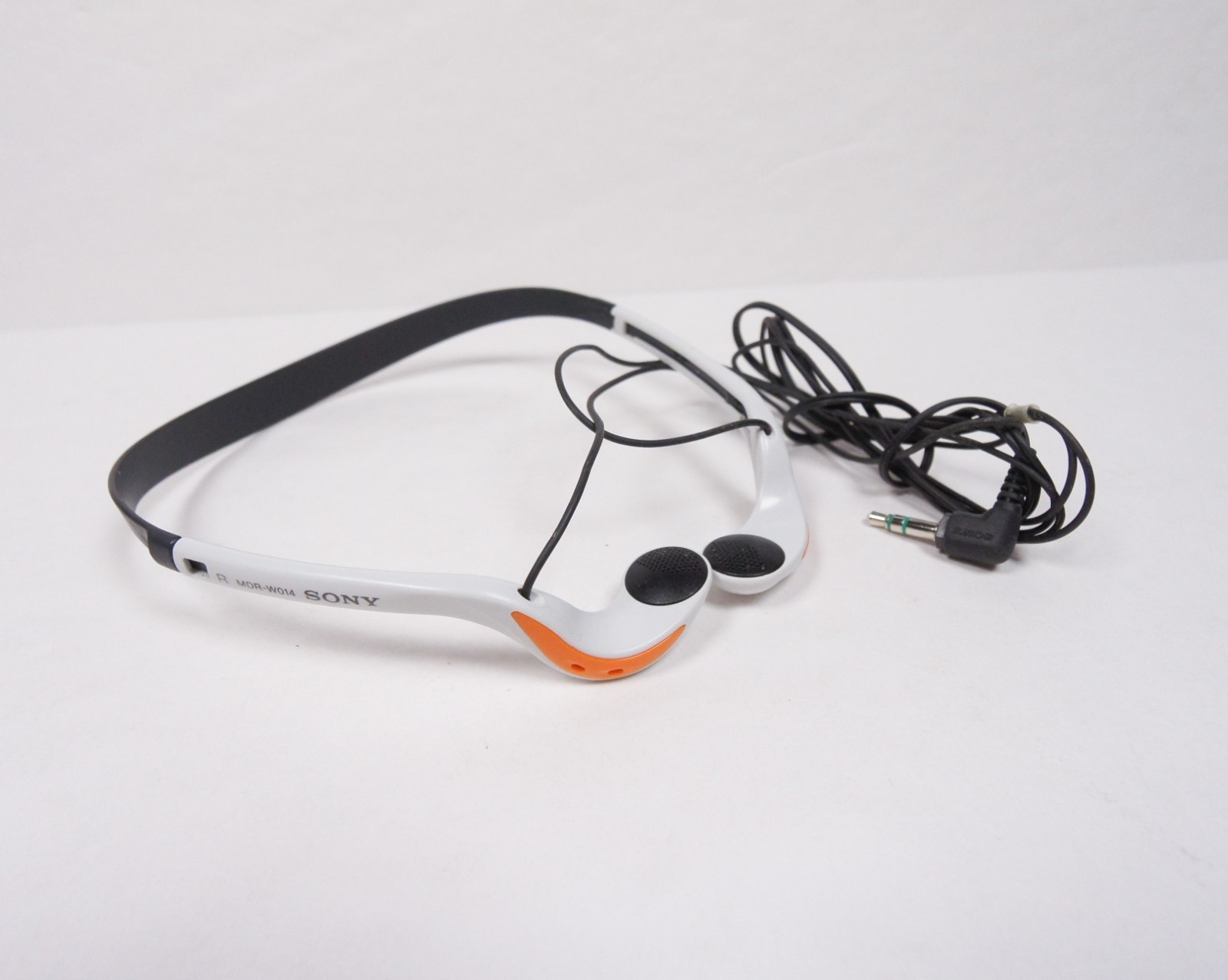 Vintage Sony Headphones MDR-W014 Wired Over Ear 3.5mm Retro Tech White