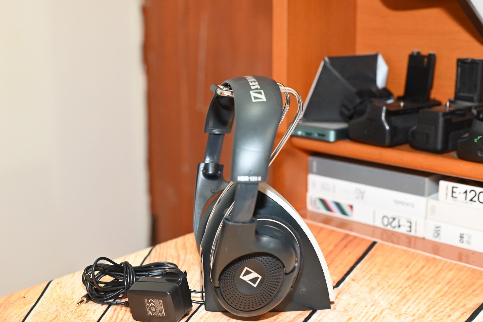 SENNHEISER HDR 120 II Wireless RF – Complete with TR120 II Battery Charger