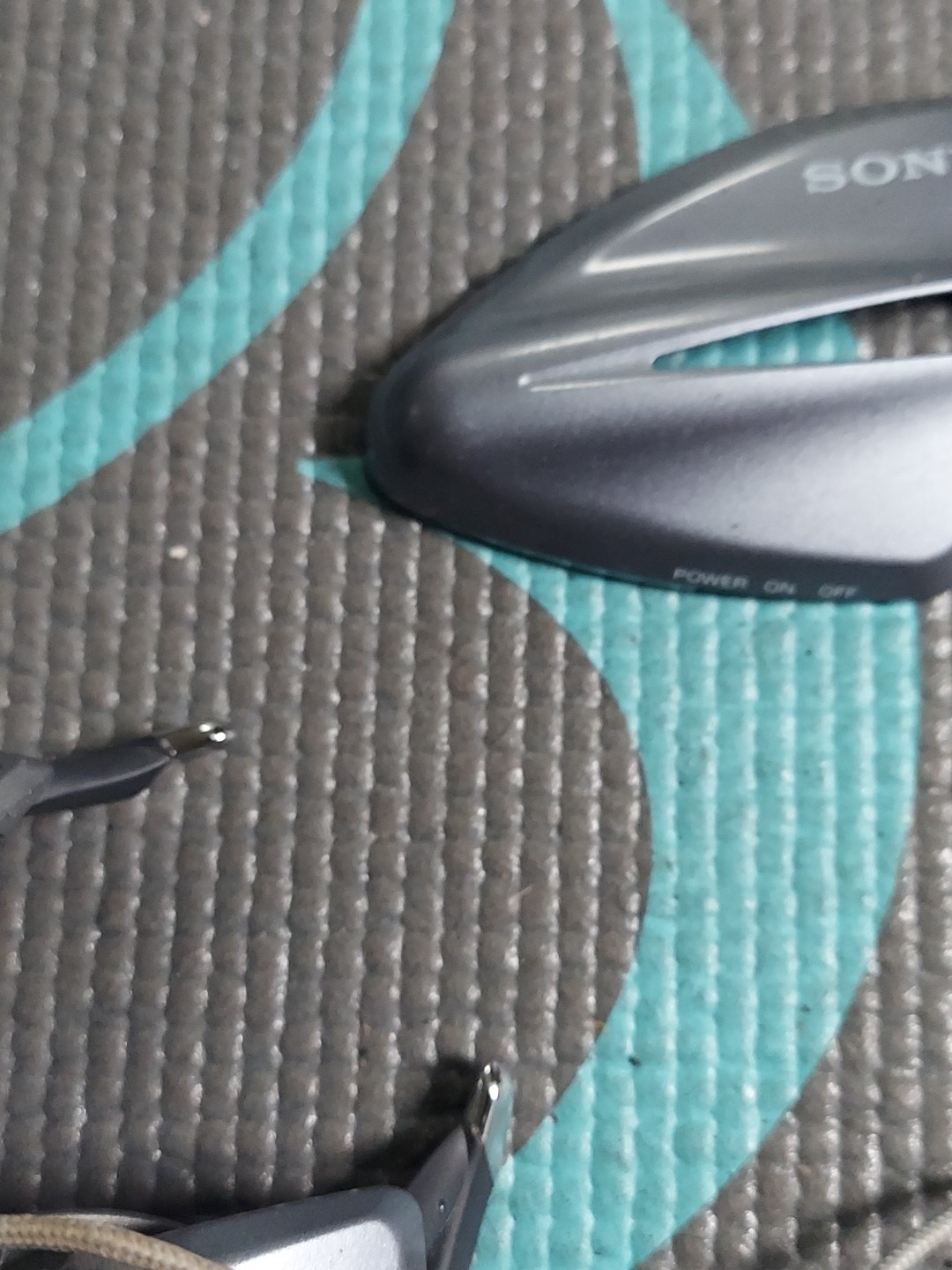 Sony Headphones, Model MDR-G94NC, Retractable.Tested.