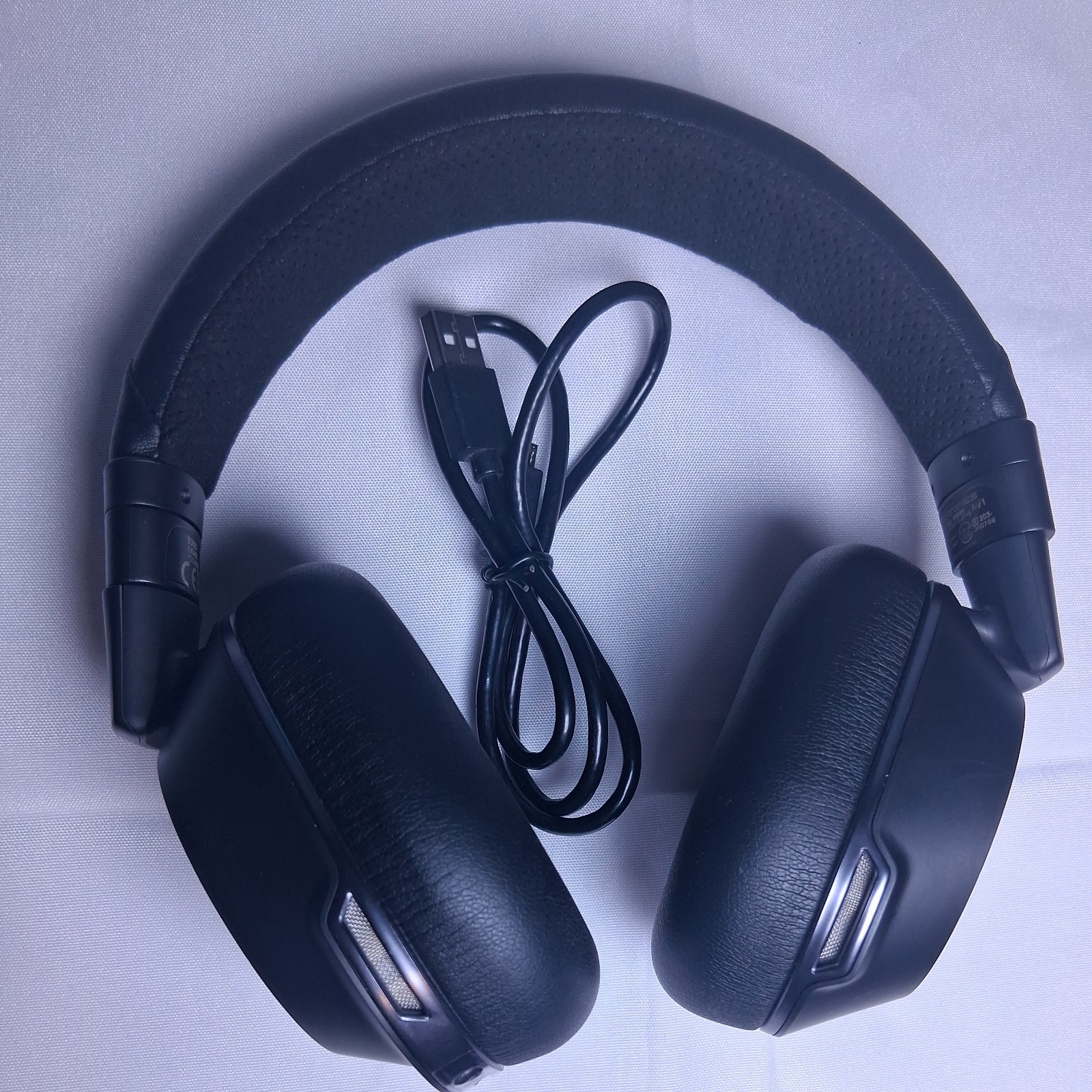 Plantronics B8200 Noise Cancelling Wireless Headphones. No Dongle. Test It works