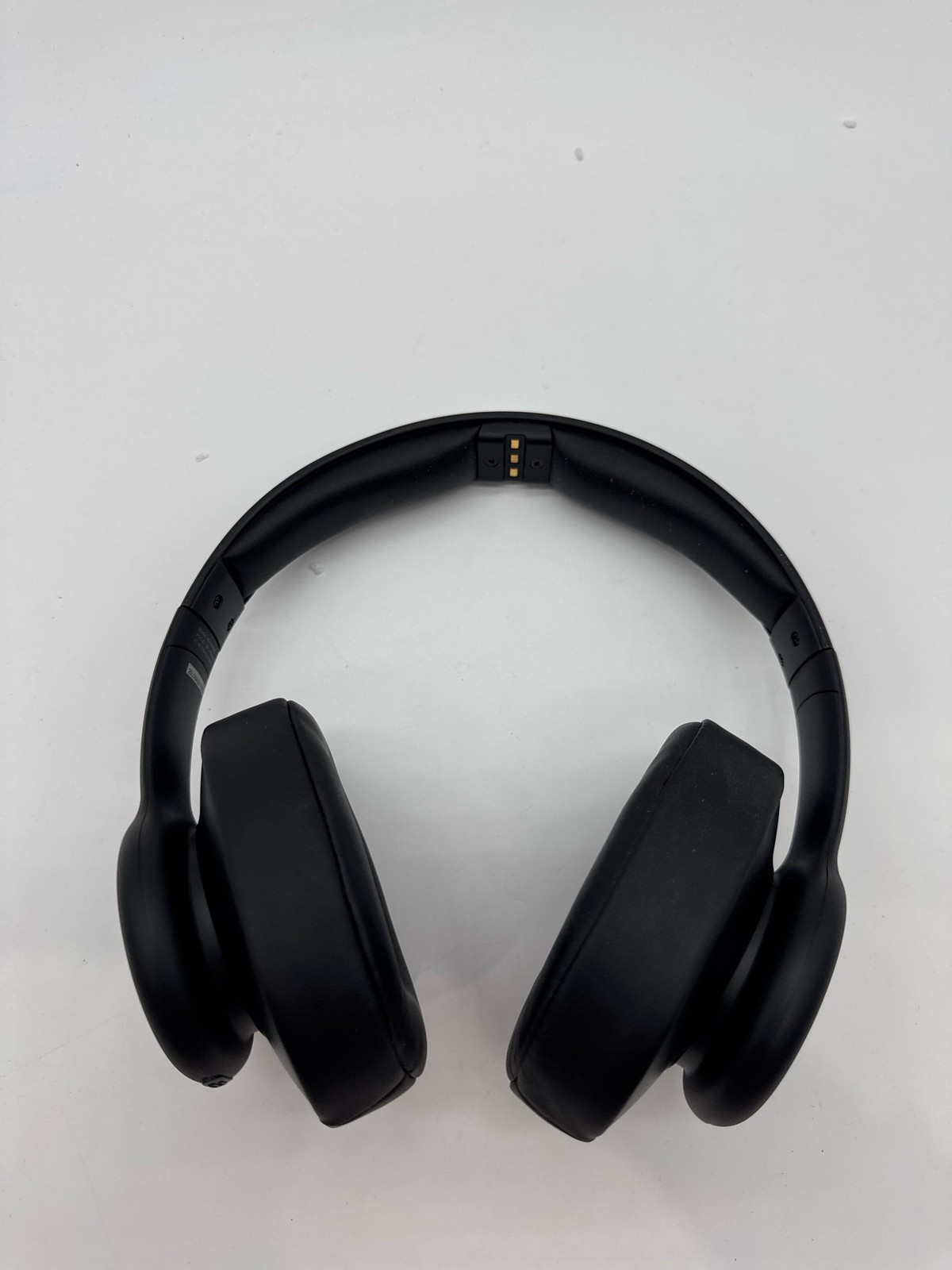 INSIGNIA RF Wireless Over-Ear Headphones Black NS-HAWHP2 (3)