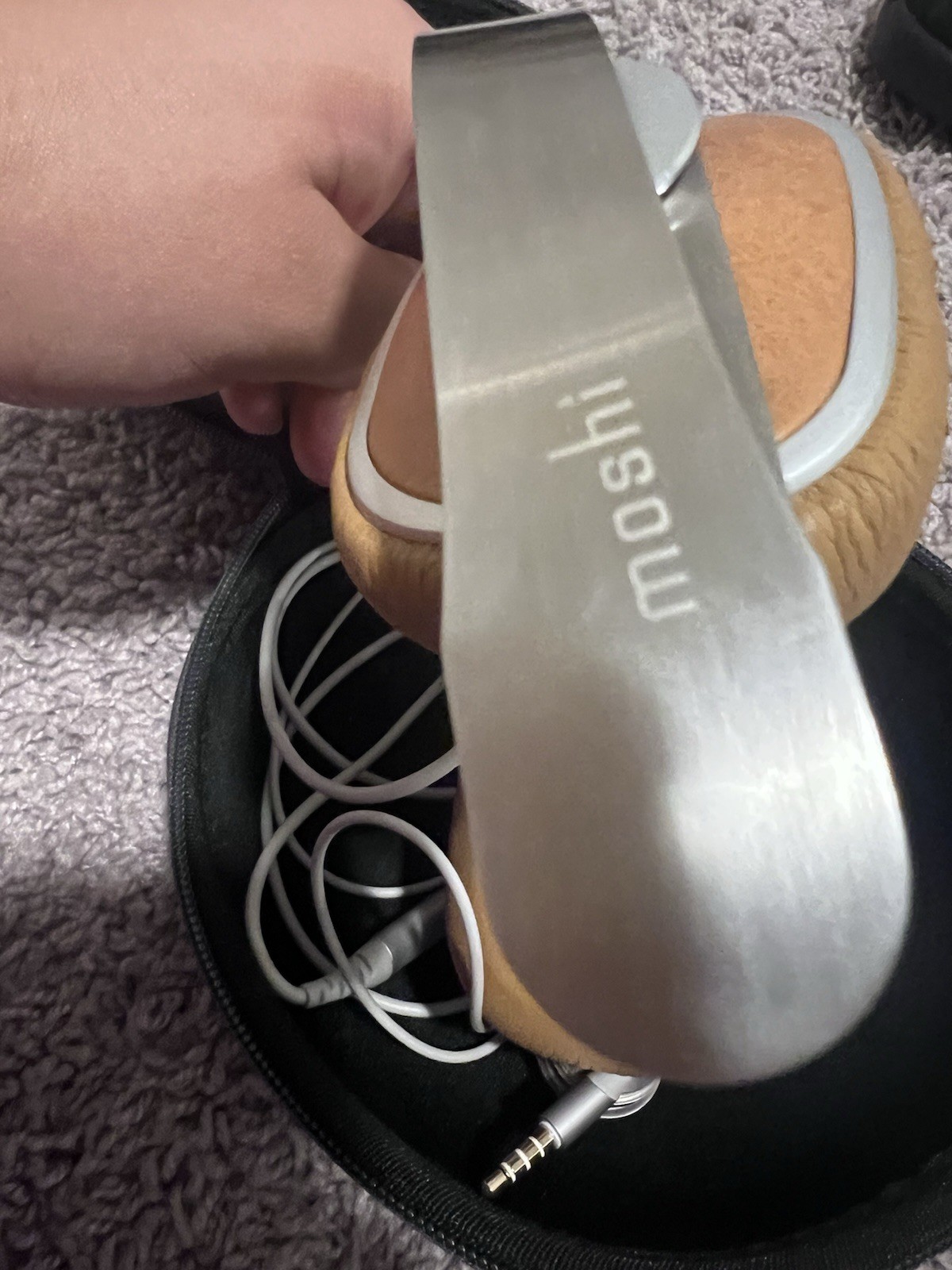 Moshi Avanti Headphones – Premium Leather & Aluminum Design, Great Condition