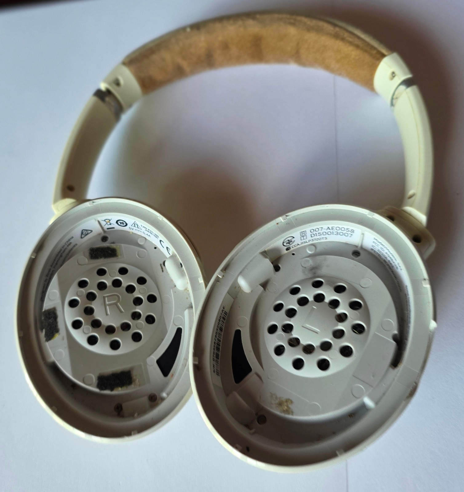 White Bose Soundlink Around Ear II Wireless Headphones wt WEAR & MISSING EARPADS