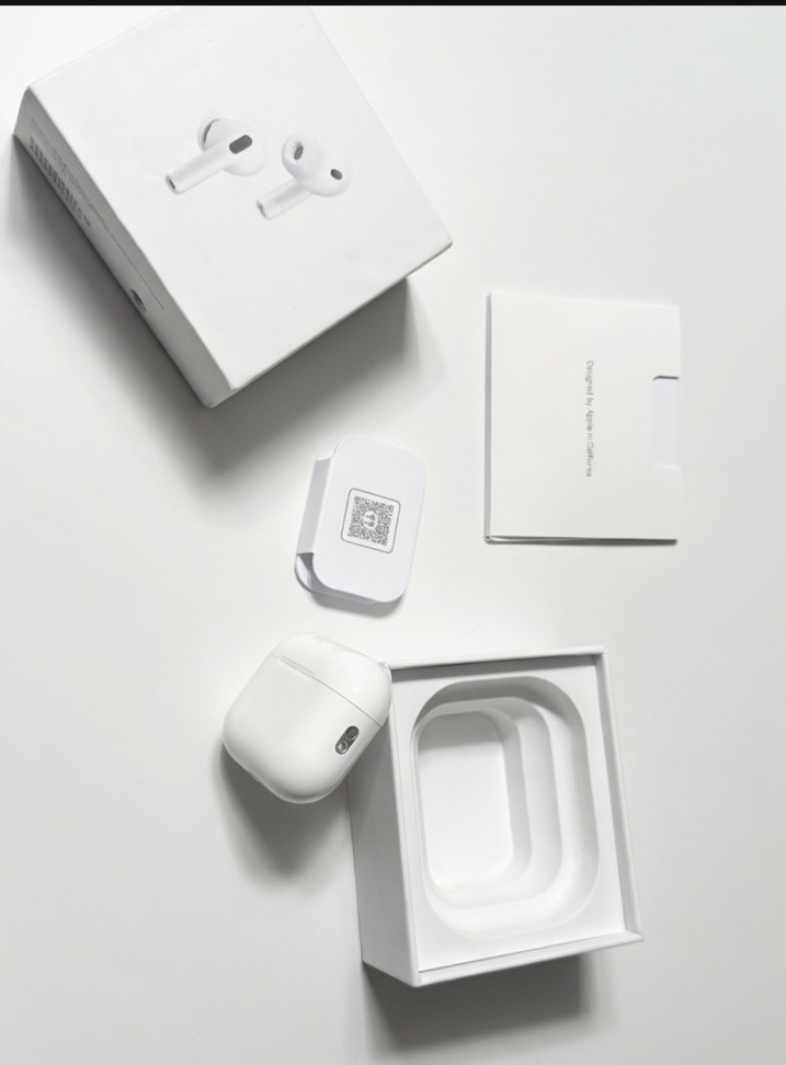 Apple AirPods Pro 3 Wireless Bluetooth Earbuds White Active Noise Cancellation