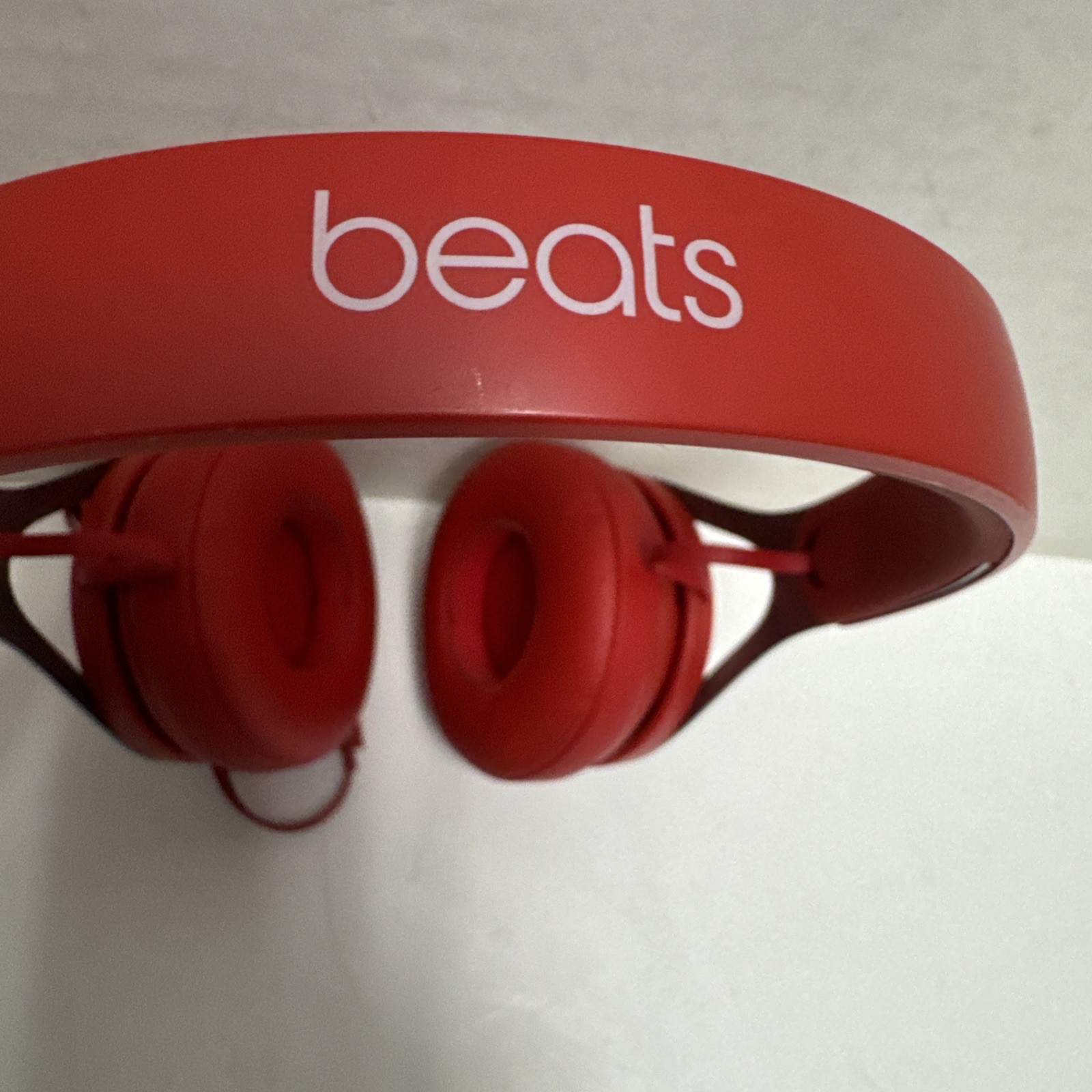 Beats by Dre Foam On Ear Wired Red Headphones Silver Metal Sides Unisex Powerful