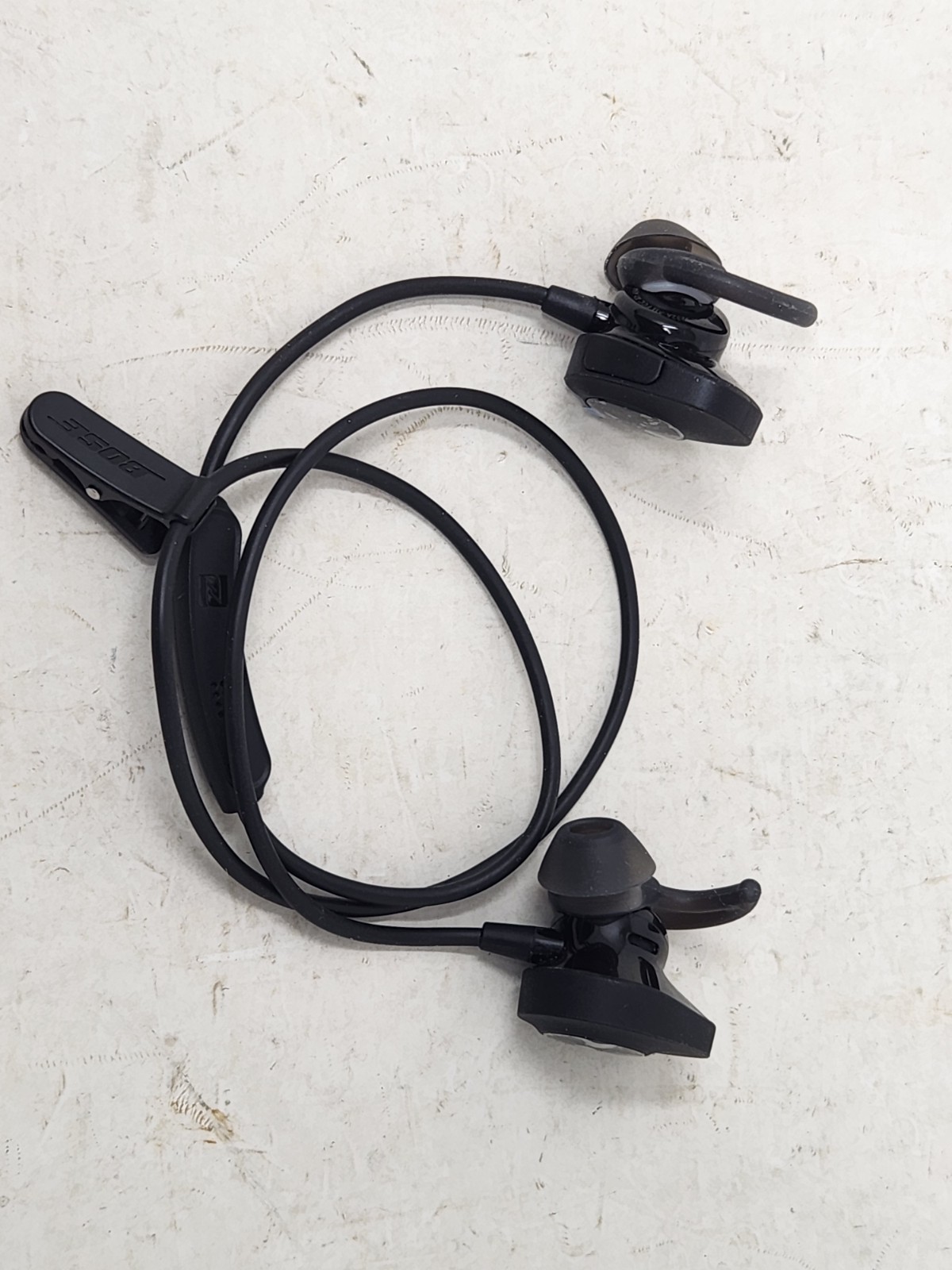 Bose 761529-0010 SoundSport Wireless in Ear Neckband Headphones – Black – READ!