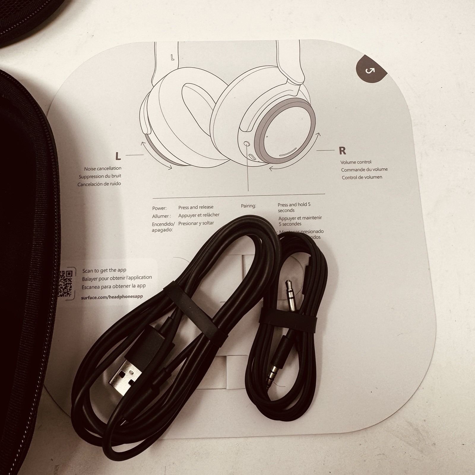 Microsoft Surface Headphones 2 Wireless Bluetooth Noise-Cancelling Black