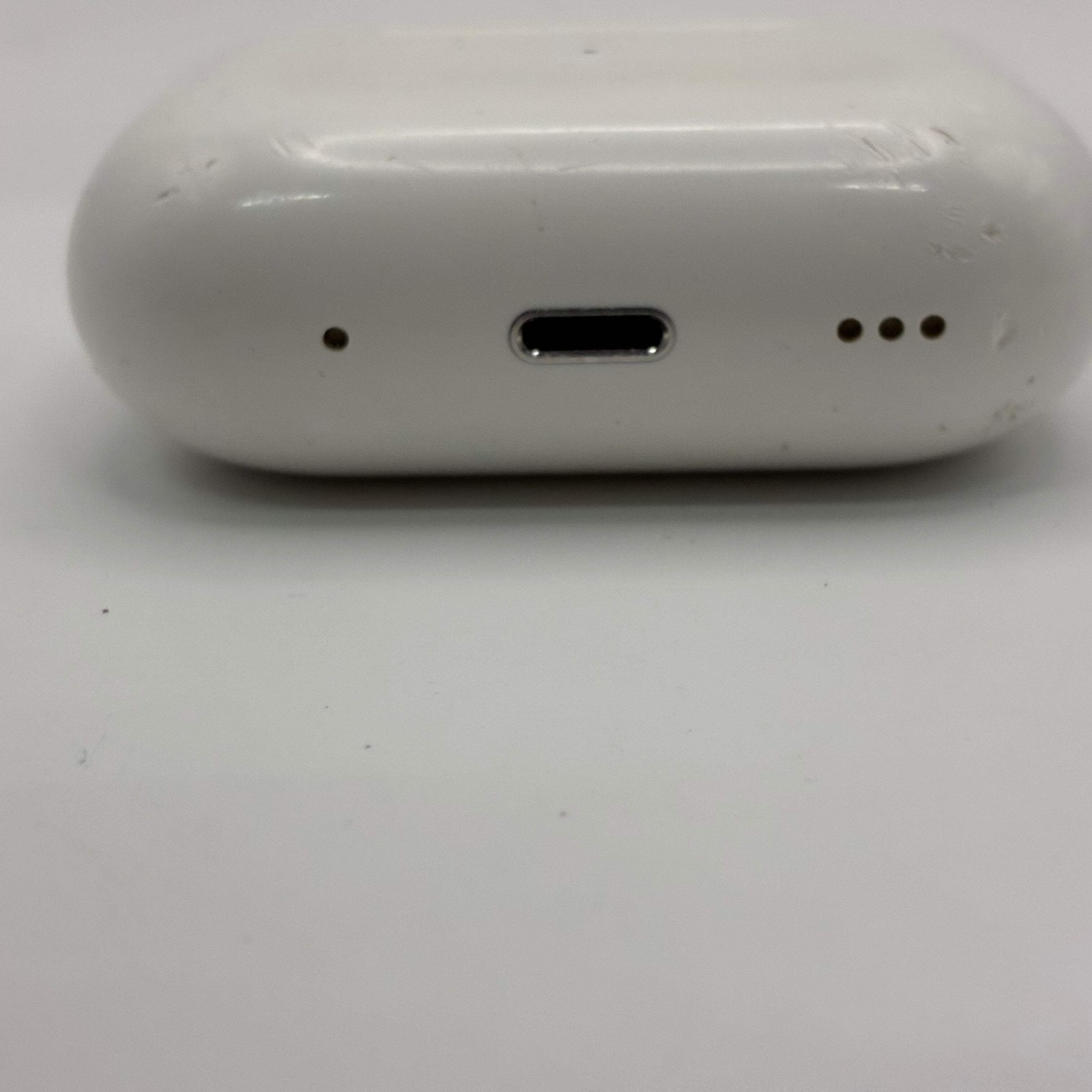 Apple AirPods Wireless Charging Case A2700 2022 White Replacement Only – Used B