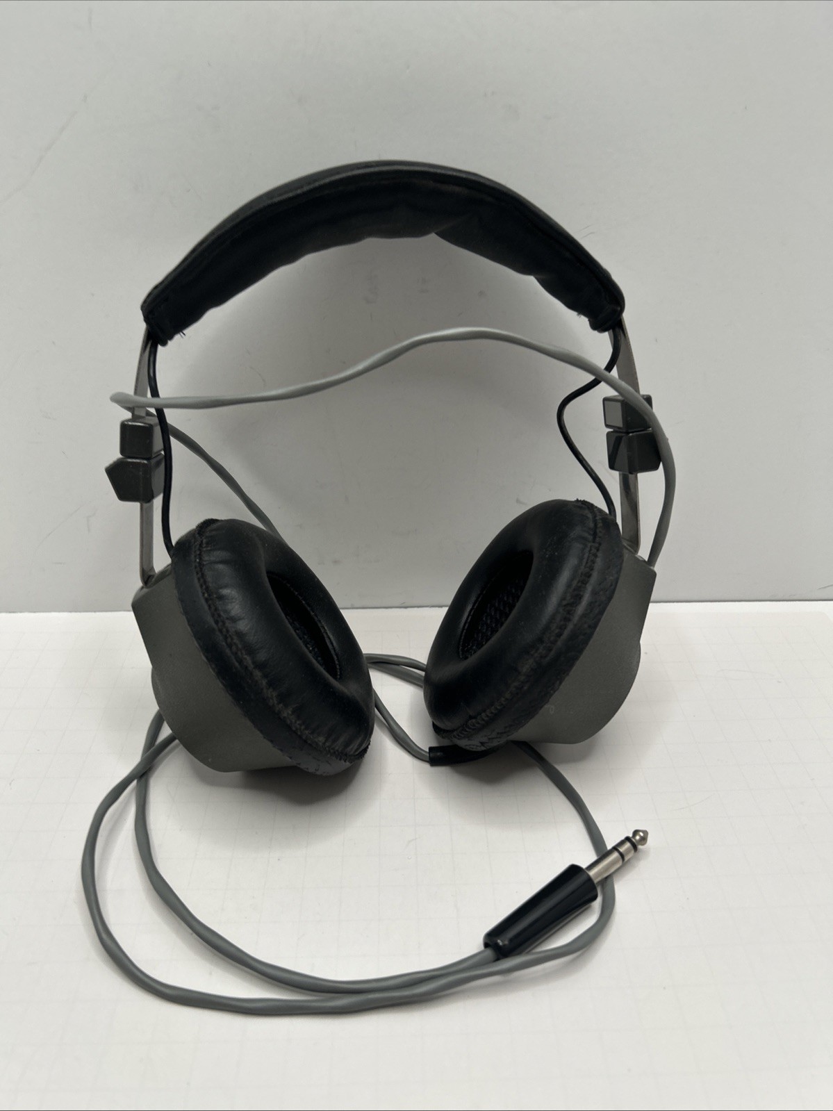Vintage Realistic Nova 20 Headphones 35mm Jack radio shack(works)