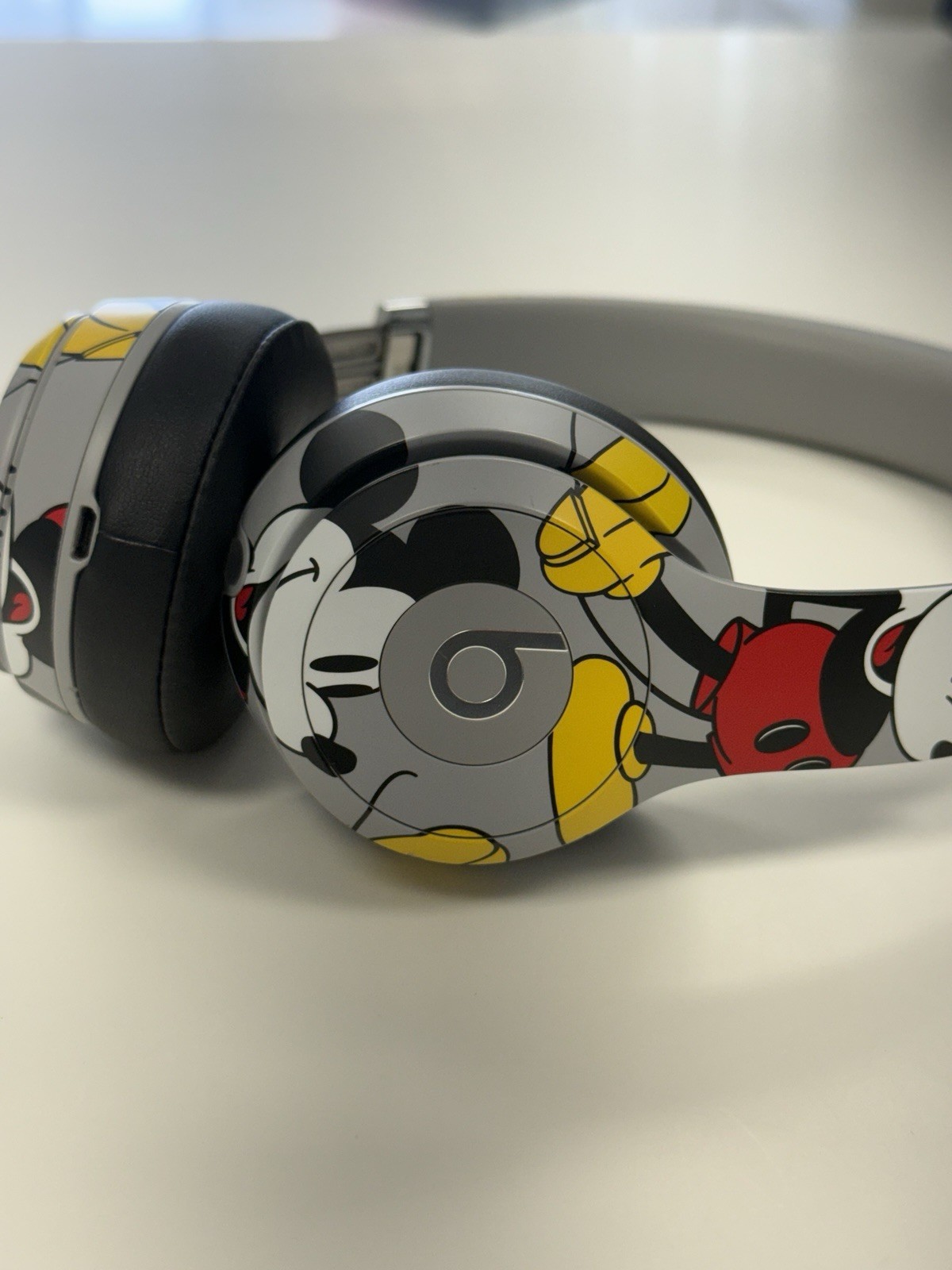 Beats Solo3 Wireless Mickey Mouse 90th Anniversary Edition A1796
