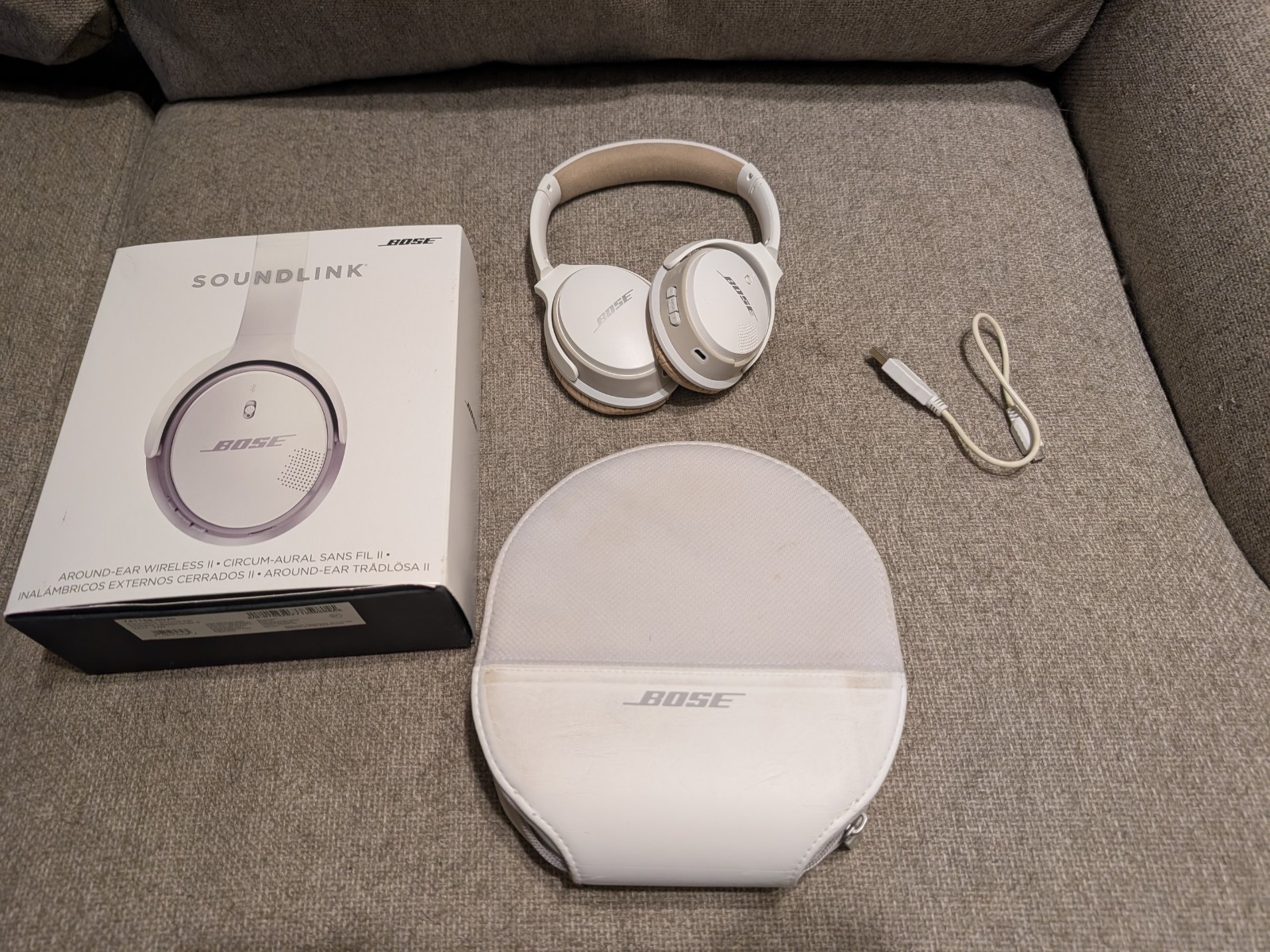 Bose SoundLink Wireless Around-Ear Headphones II – White Complete in Box