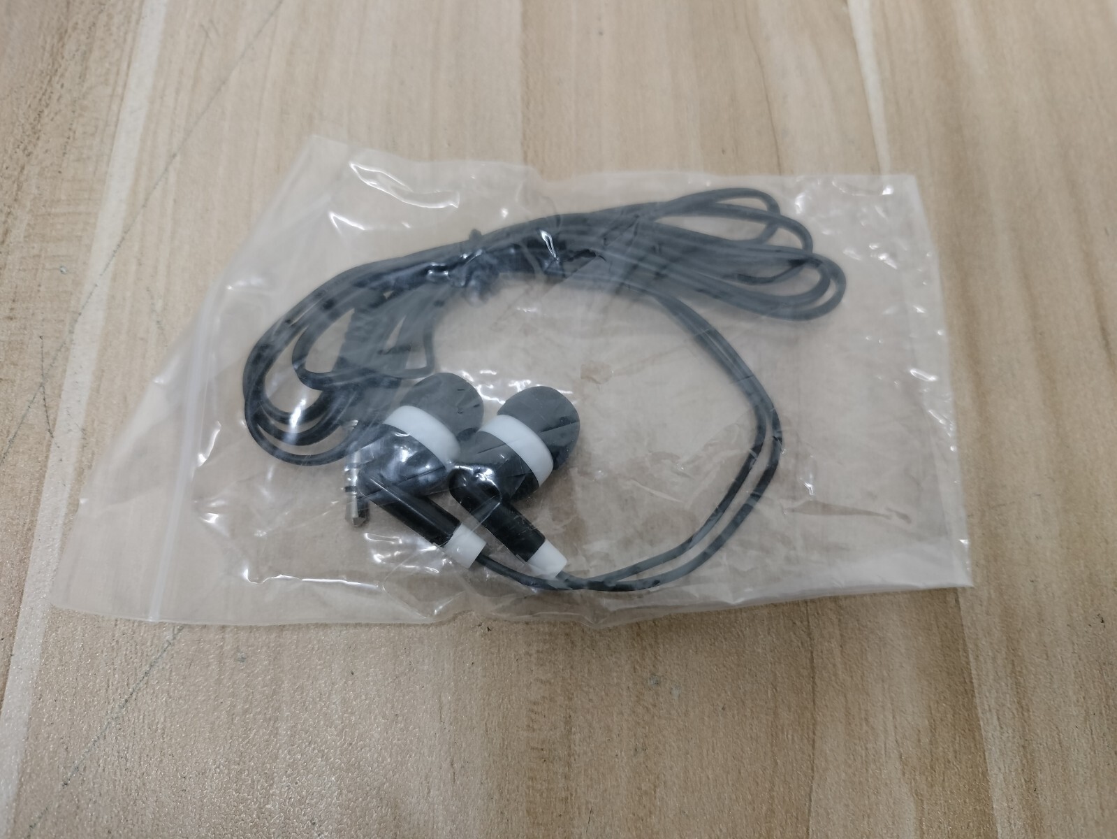 (LOT OF 130) CN-Outlet Wholesale Bulk Earbuds Headphones iPhone Android MP3