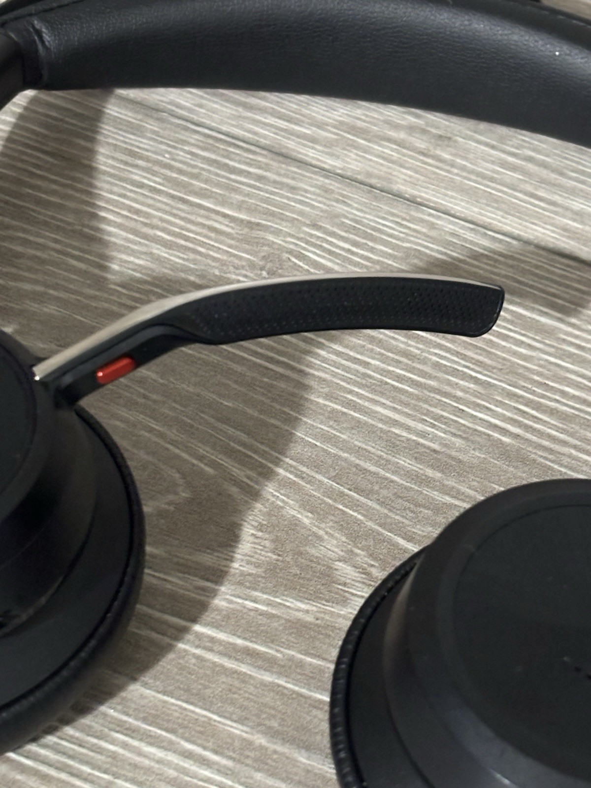 Plantronics Poly Voyager Focus 2 USB-C Headset Charging Stand Case VFOCUS2