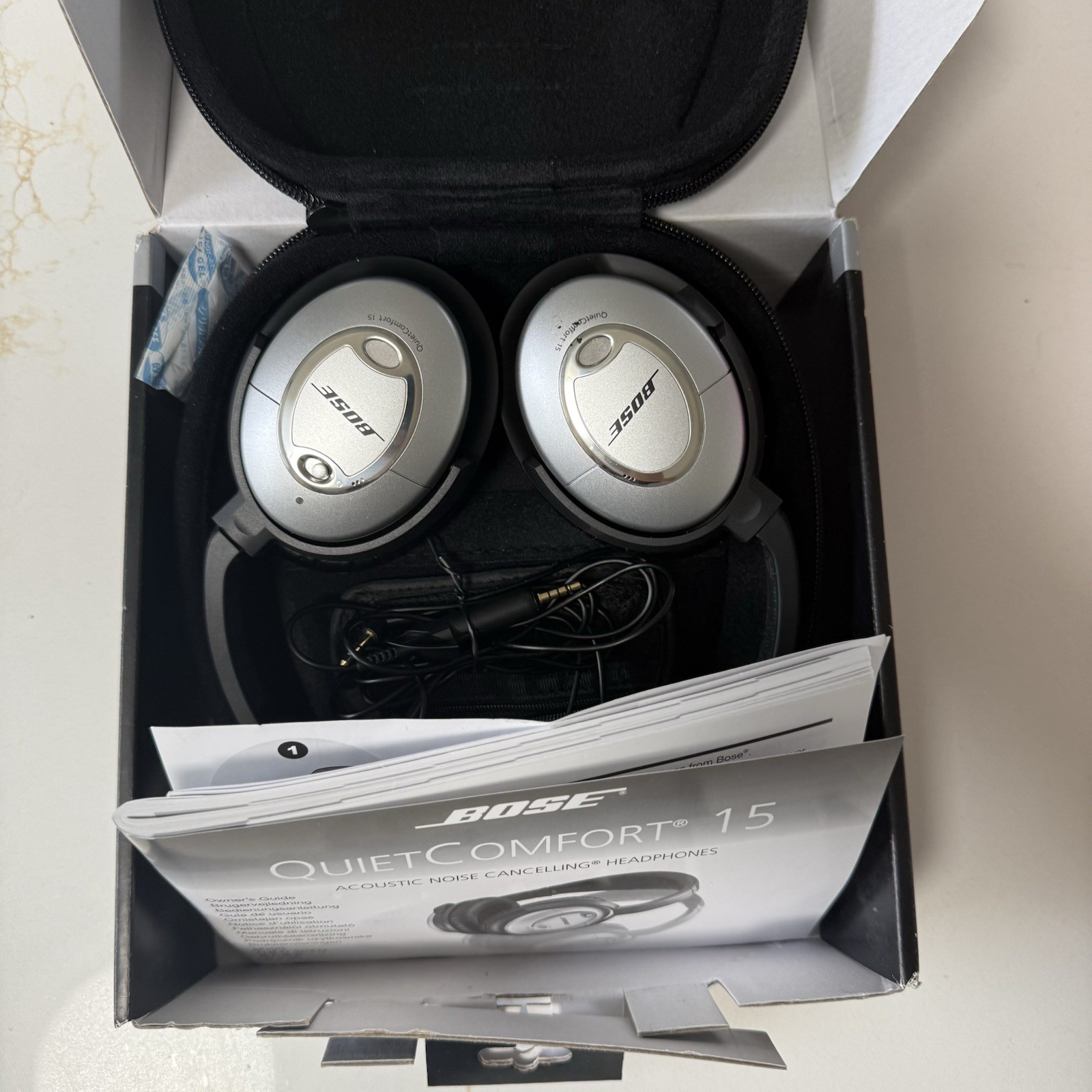 Bose QuietComfort 15 Headphones – Silver/Black with case Noise Canceling